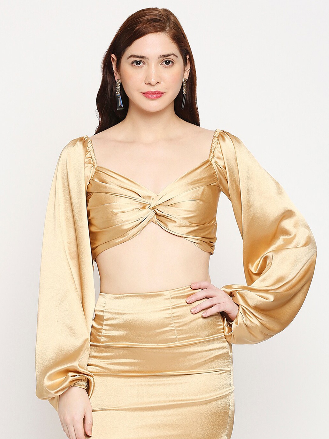 

AMMARZO Women Gold-Toned Sweetheart Neck Front Twist Bishop Sleeves Satin Crop Top