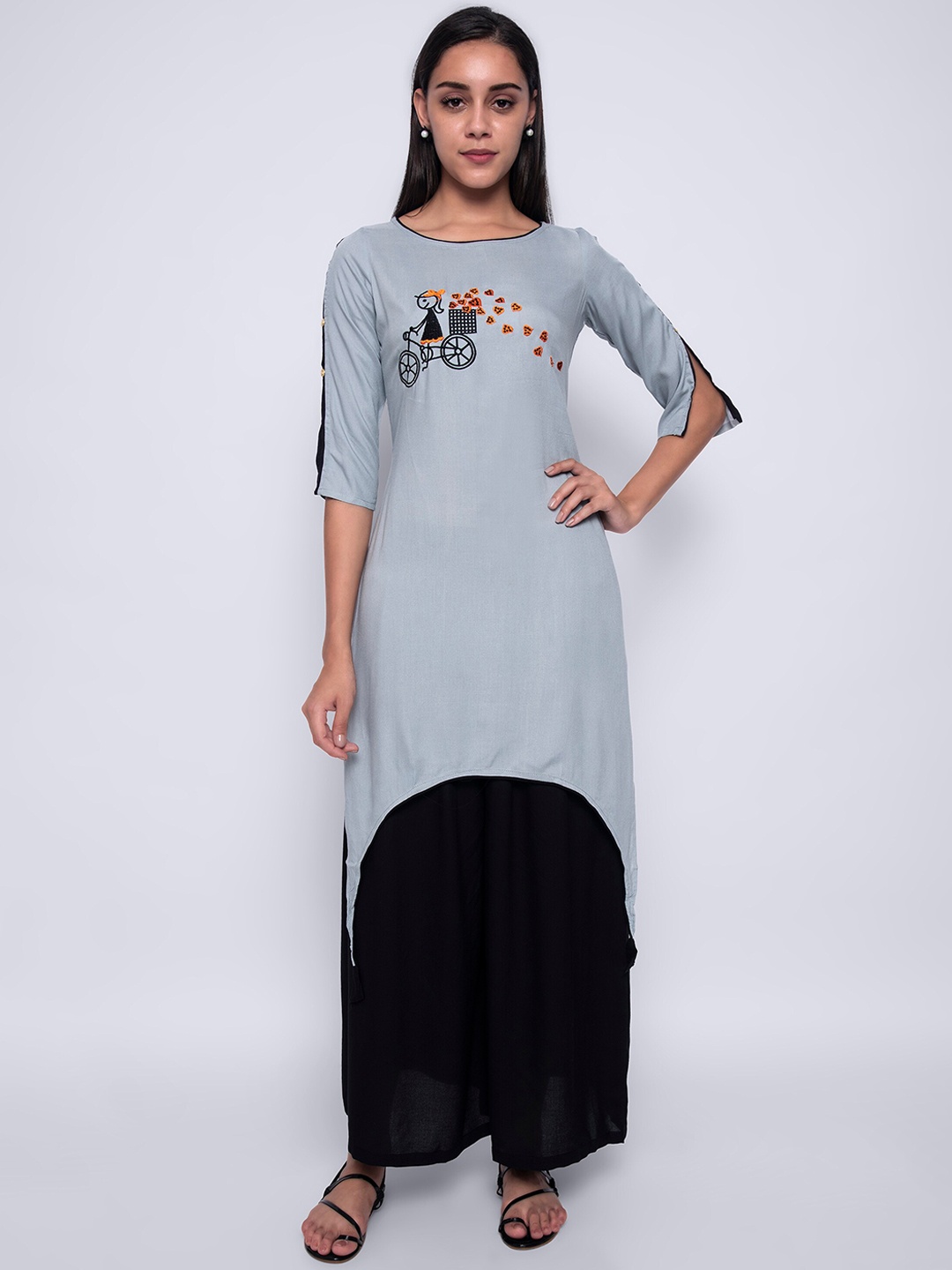 

KALINI Women Grey & Black Embroidered Round Neck Straight Kurta