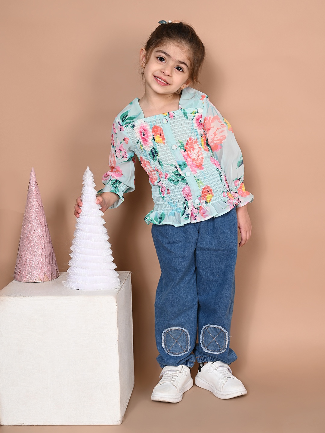 

LilPicks Girls Blue Floral Print Georgette Square Neck Smocked Top, Turquoise blue