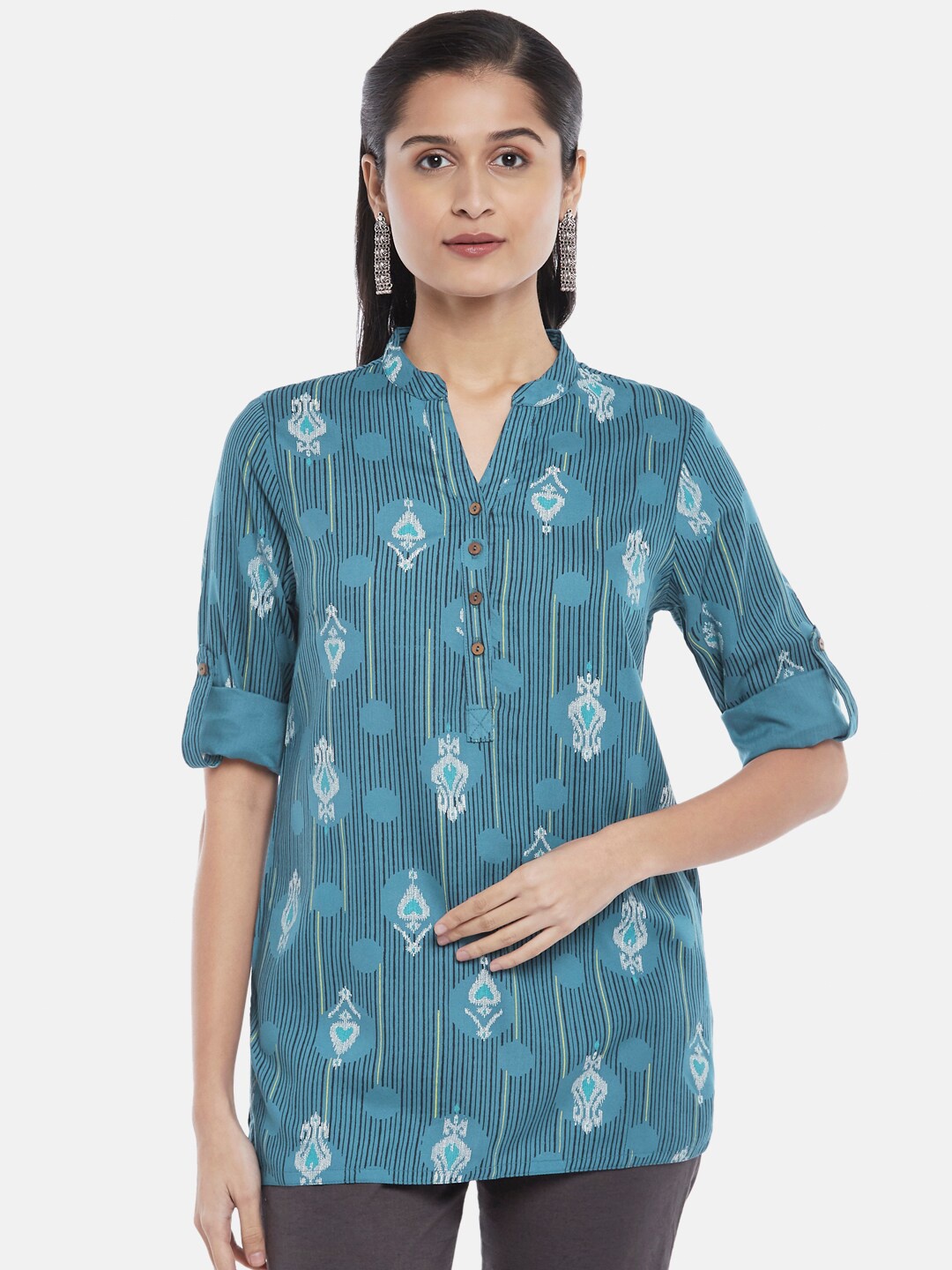 

AKKRITI BY PANTALOONS Blue & White Viscose Rayon Mandarin Collar Printed Tunic