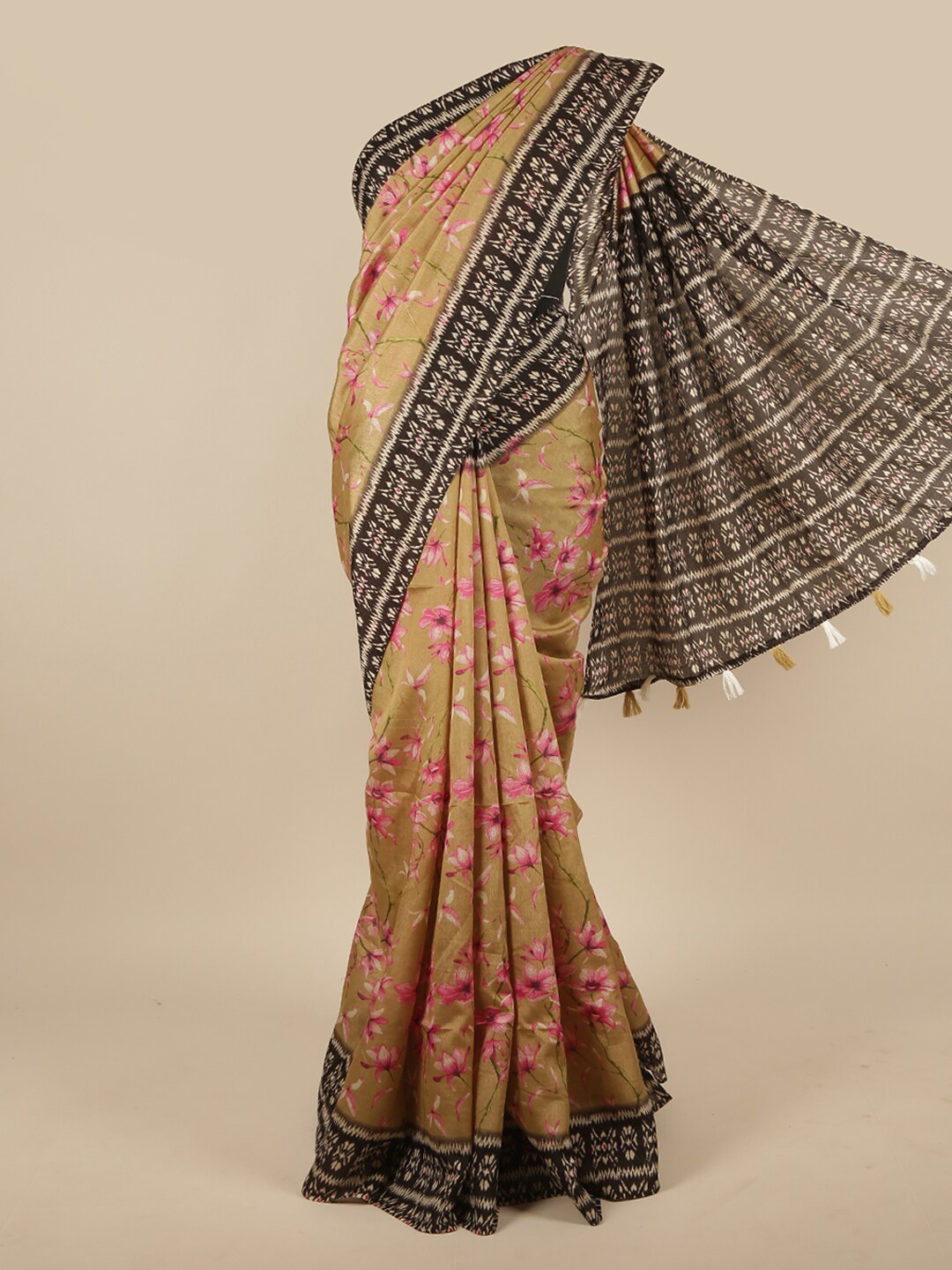 

Pothys Cream-Coloured & Brown Geometric Printed Cotton Blend Saree