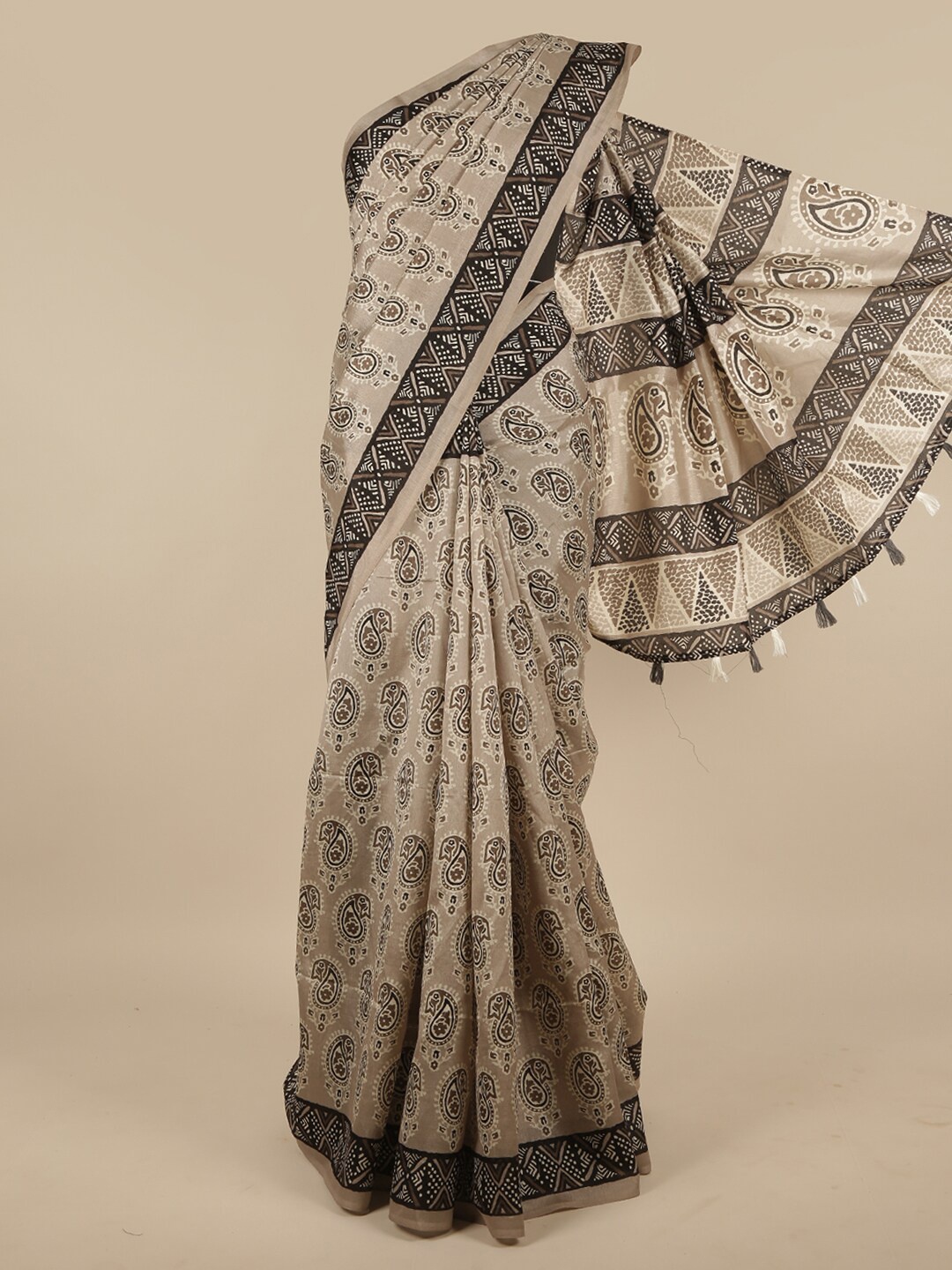 

Pothys Grey & Black Paisley Printed Saree