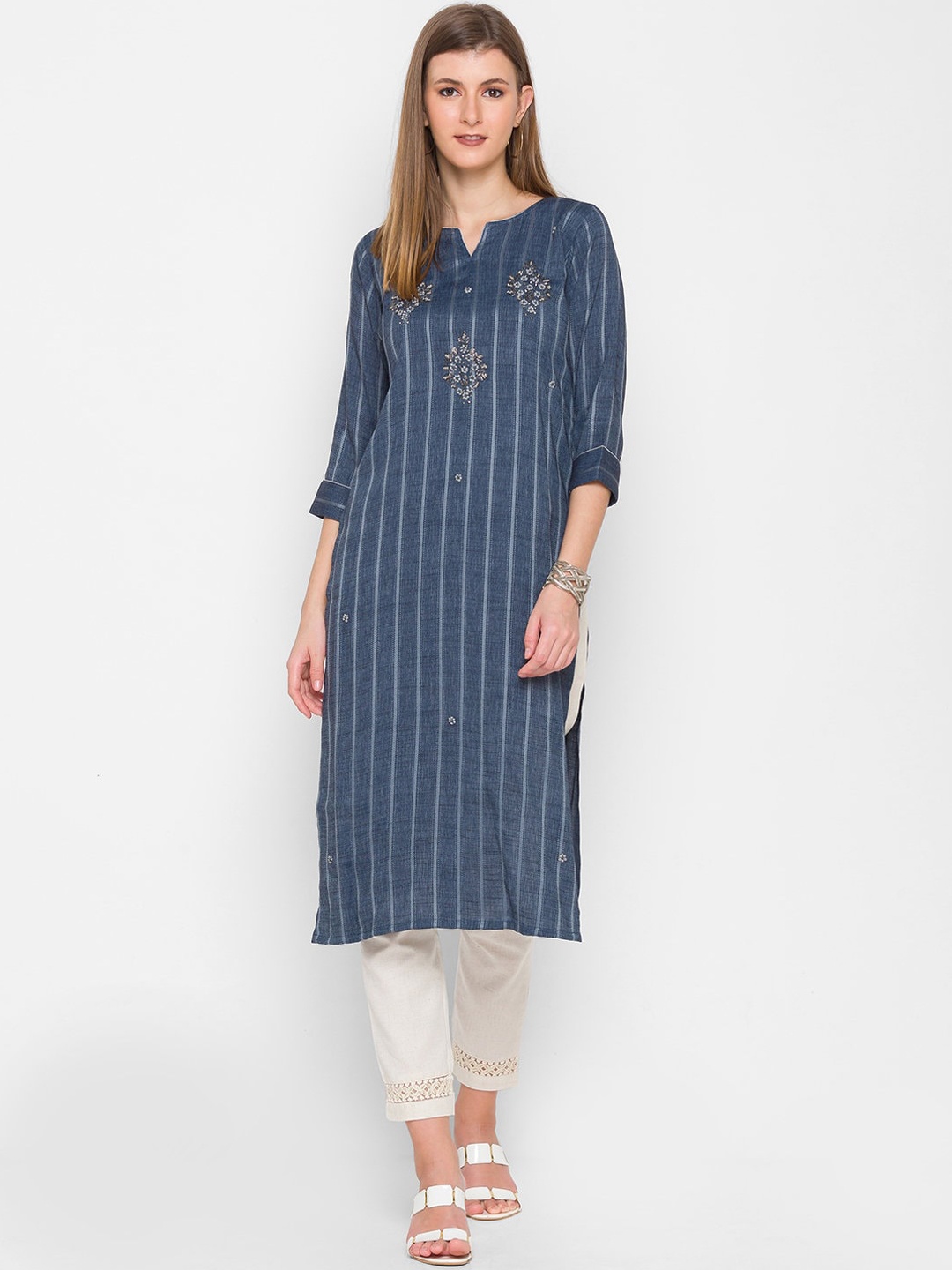 

ZOLA Women Grey Floral Embroidered Kurta