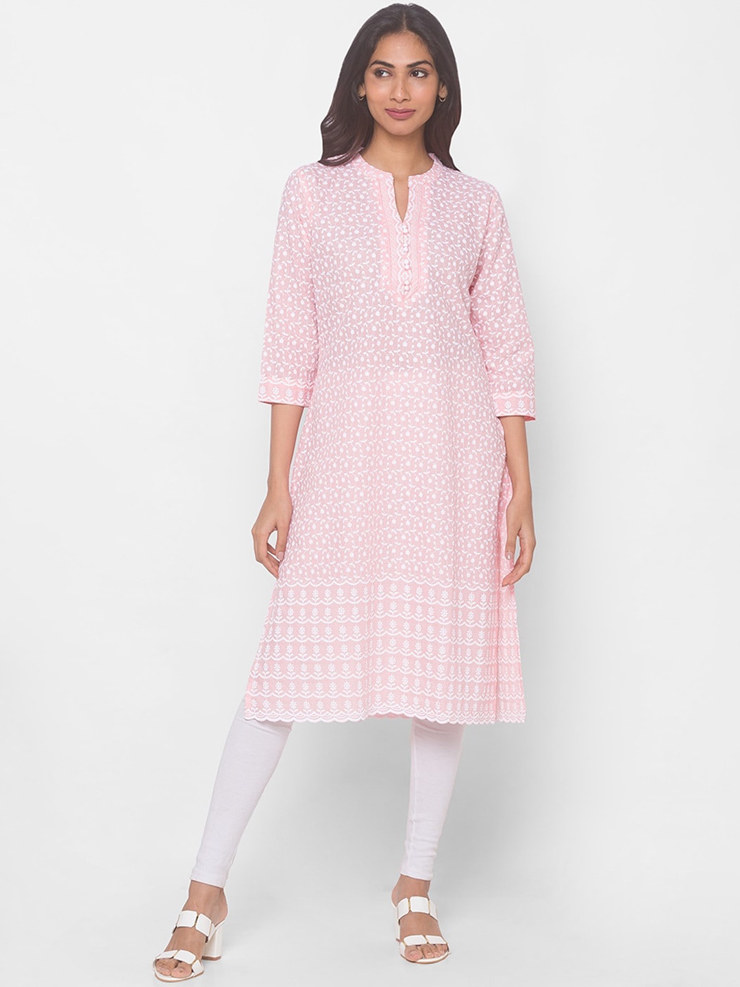 

ZOLA Women Peach-Coloured Geometric Embroidered Thread Work Chikankari Kurta