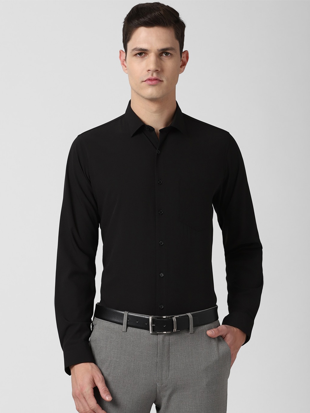 

Van Heusen Men Black Slim Fit Solid Formal Shirt
