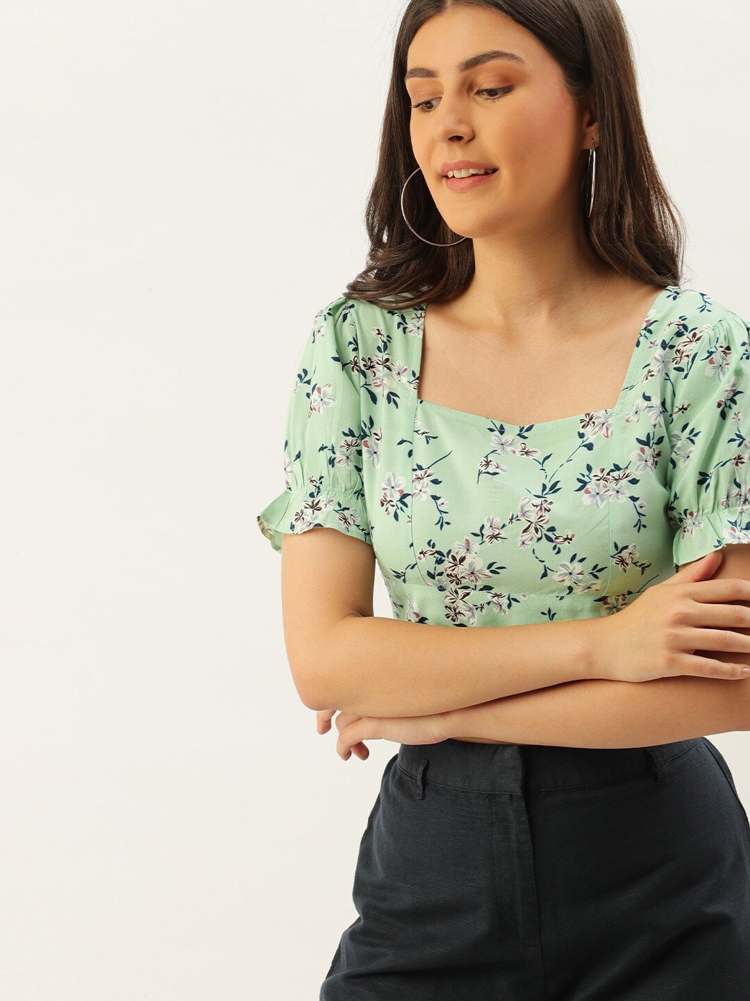 

Berrylush Green Floral Print Crop Top