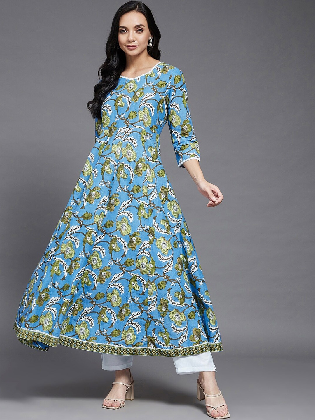 

Azira Women Blue & Green Floral Printed Anarkali Kurta