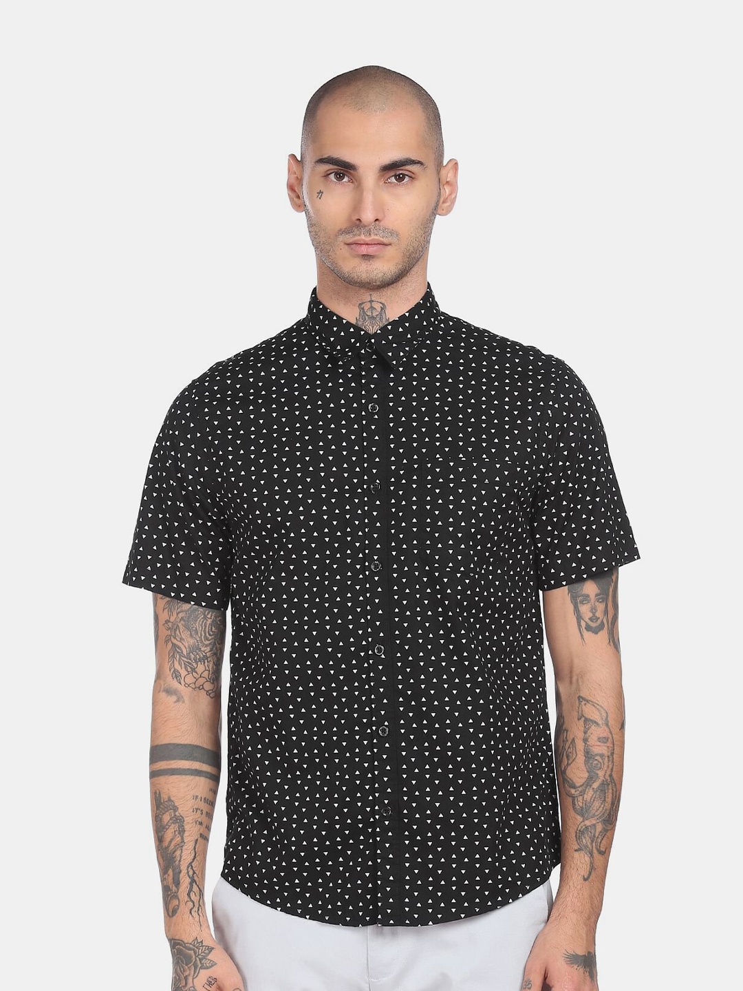 

Ruggers Men Black & White Printed Regular Fit Casual Shirt