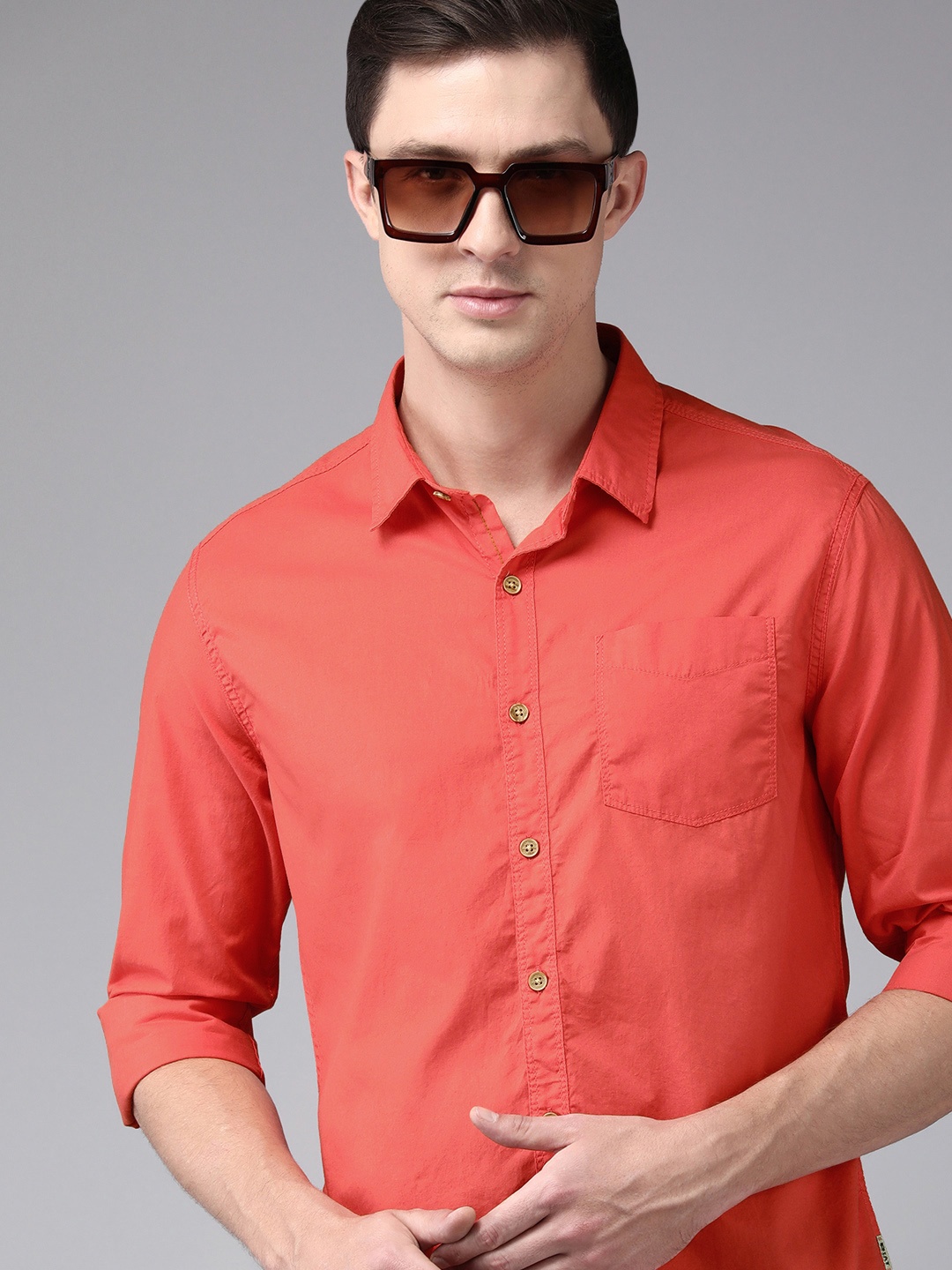 

BEAT LONDON by PEPE JEANS Men Red Classic Slim Fit Solid Opaque Casual Shirt