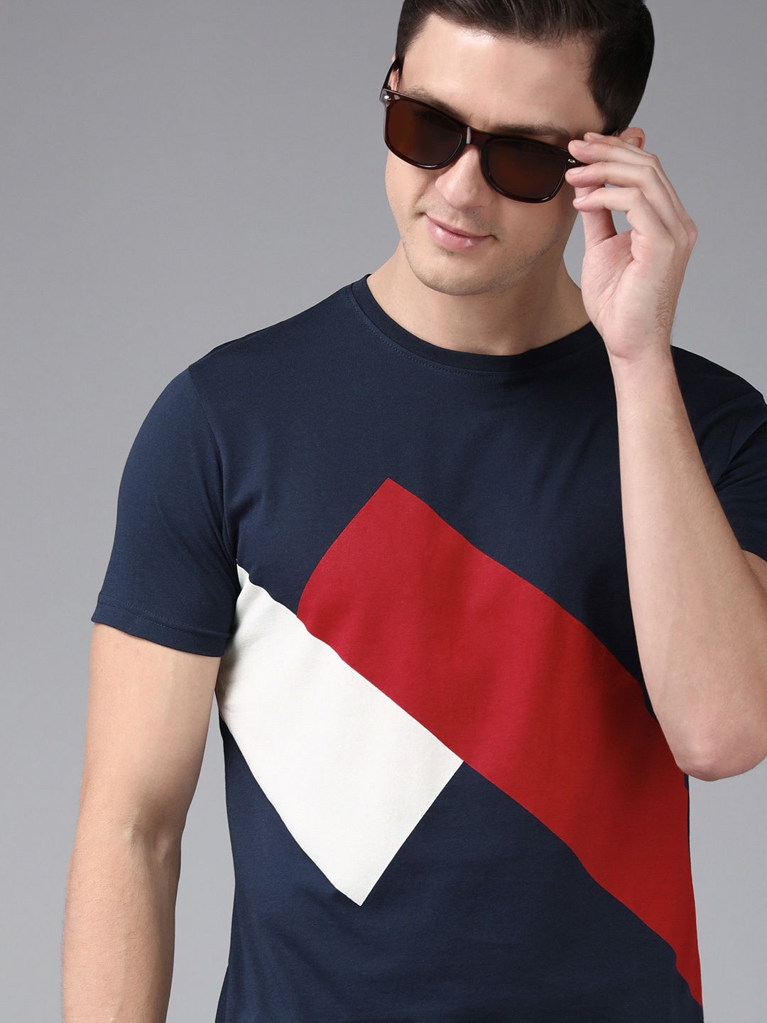 

BEAT LONDON by PEPE JEANS Men Navy Blue Geometric Print Round Neck Slim Fit T-shirt