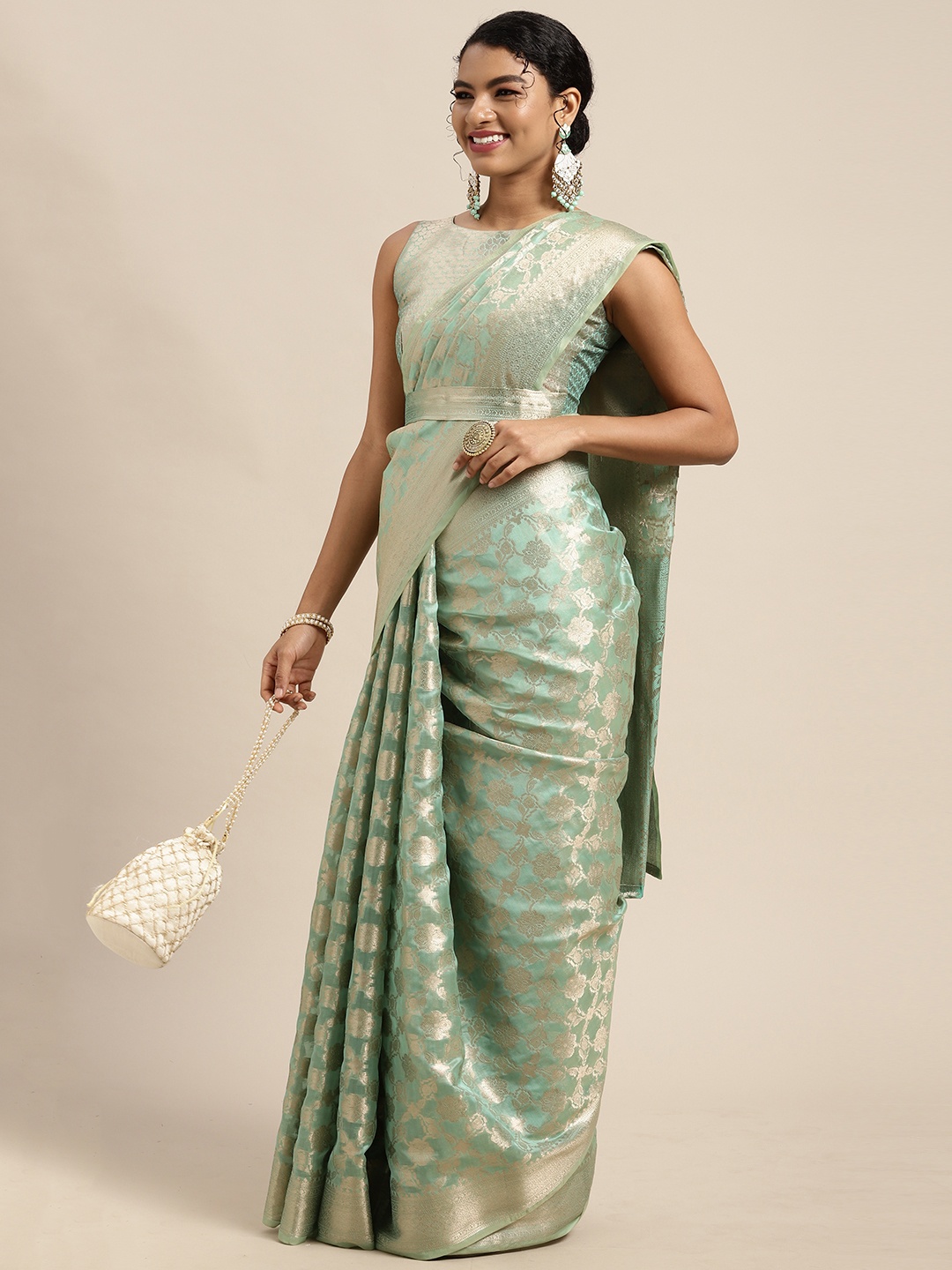 

Mitera Sea Green & Gold-Toned Ethnic Motifs Woven Design Kanjeevaram Saree