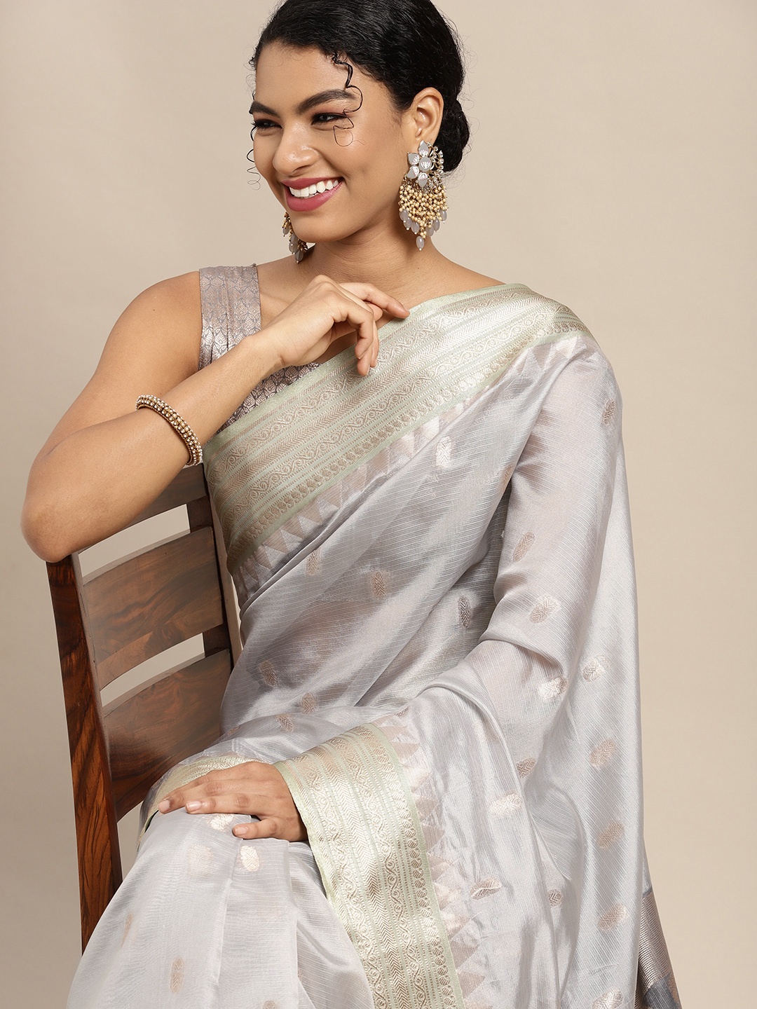 

Mitera Grey & Gold-Toned Ethnic Motifs Woven Design Banarasi Saree