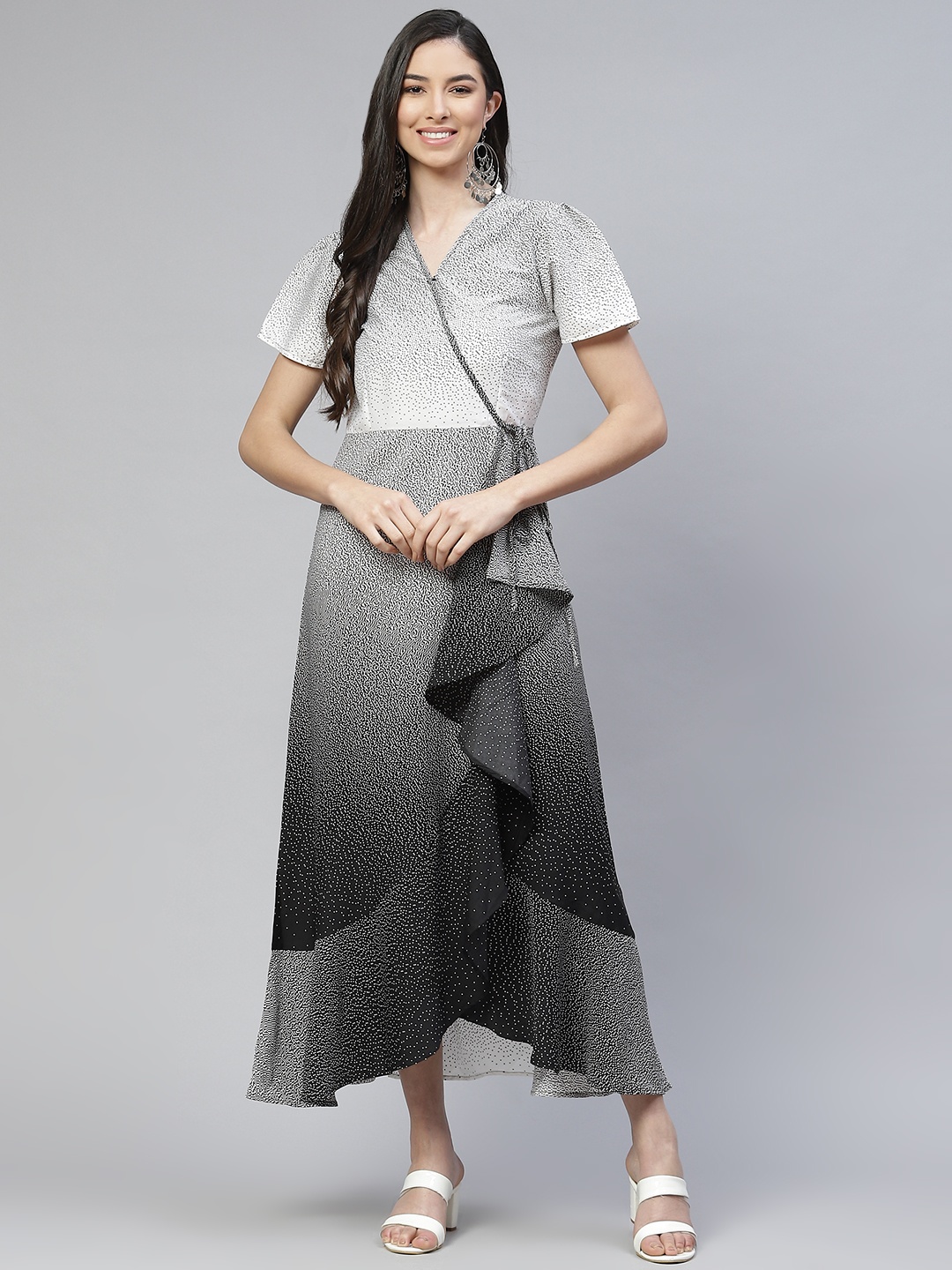 

Cottinfab White & Black Ditsy Geometric Print A-Line Midi Dress