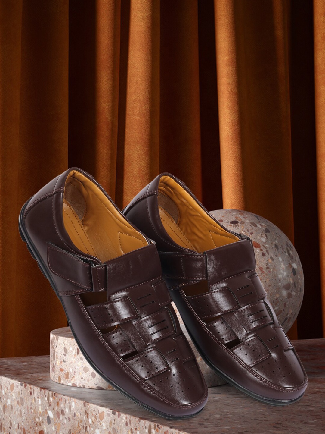 

Longwalk Men Brown Shoe-Style Sandals