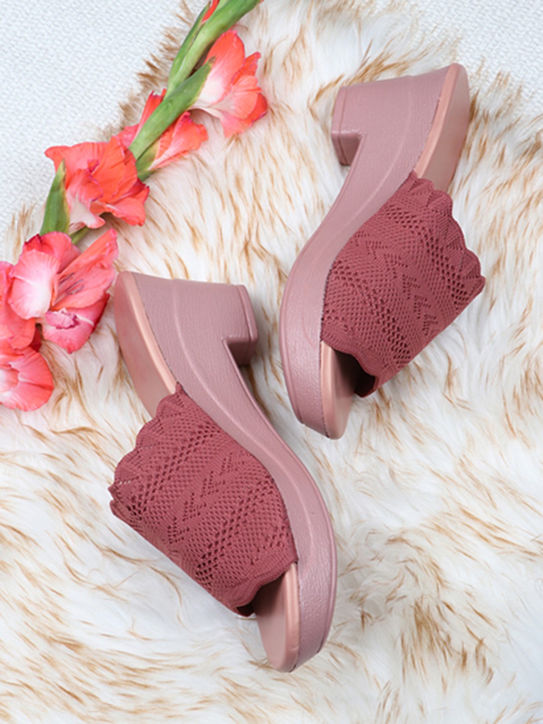 

THE WHITE POLE Pink Block Mules