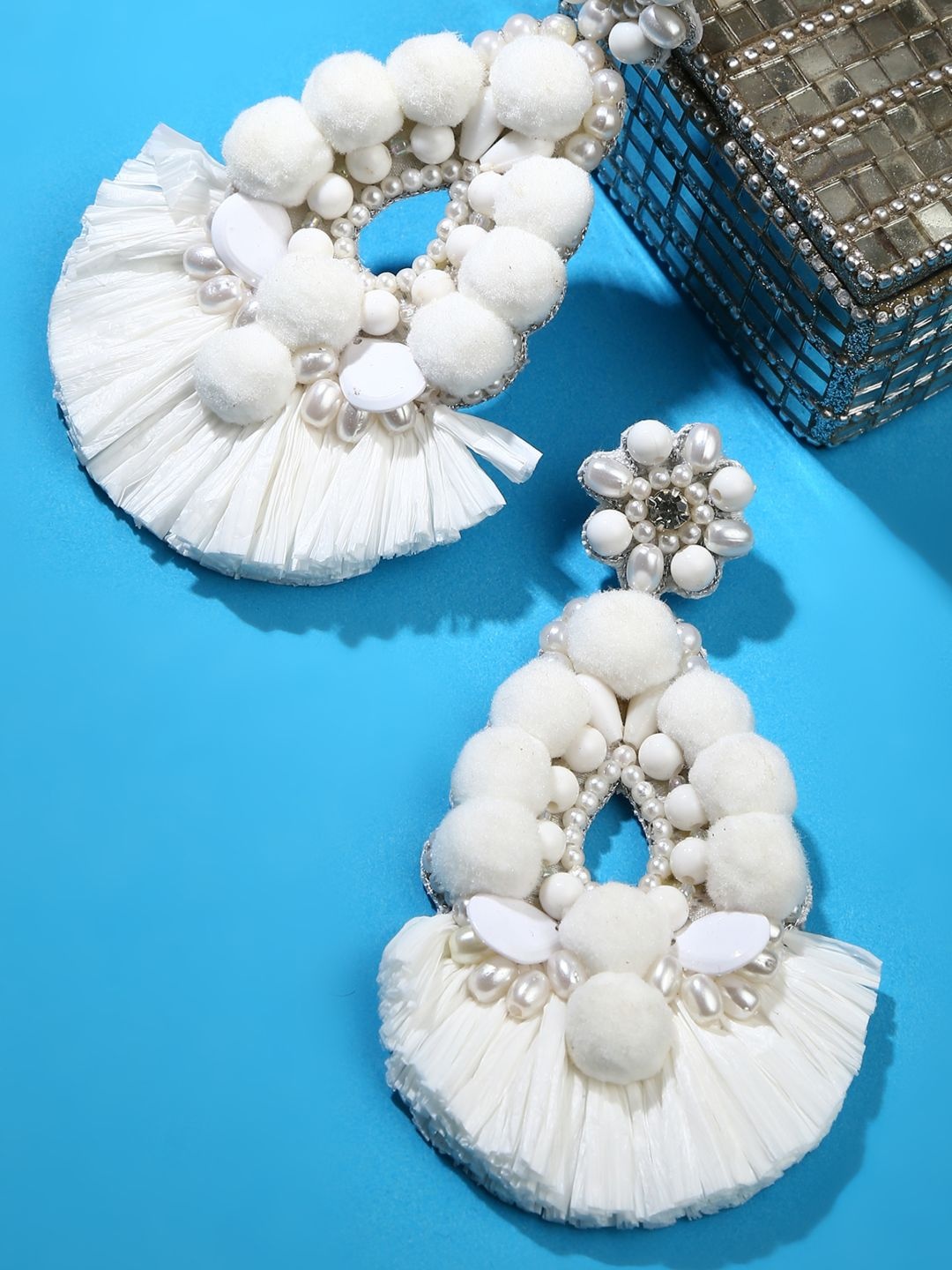 

SOHI White Contemporary Drop Earrings