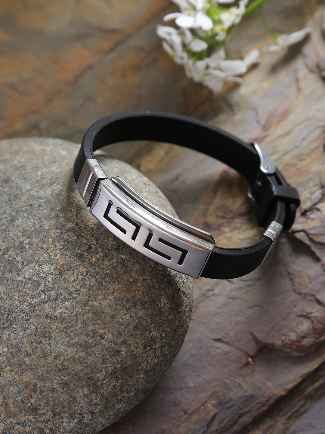

SOHI Men Black & Silver-Toned Interlock Wraparound Bracelet
