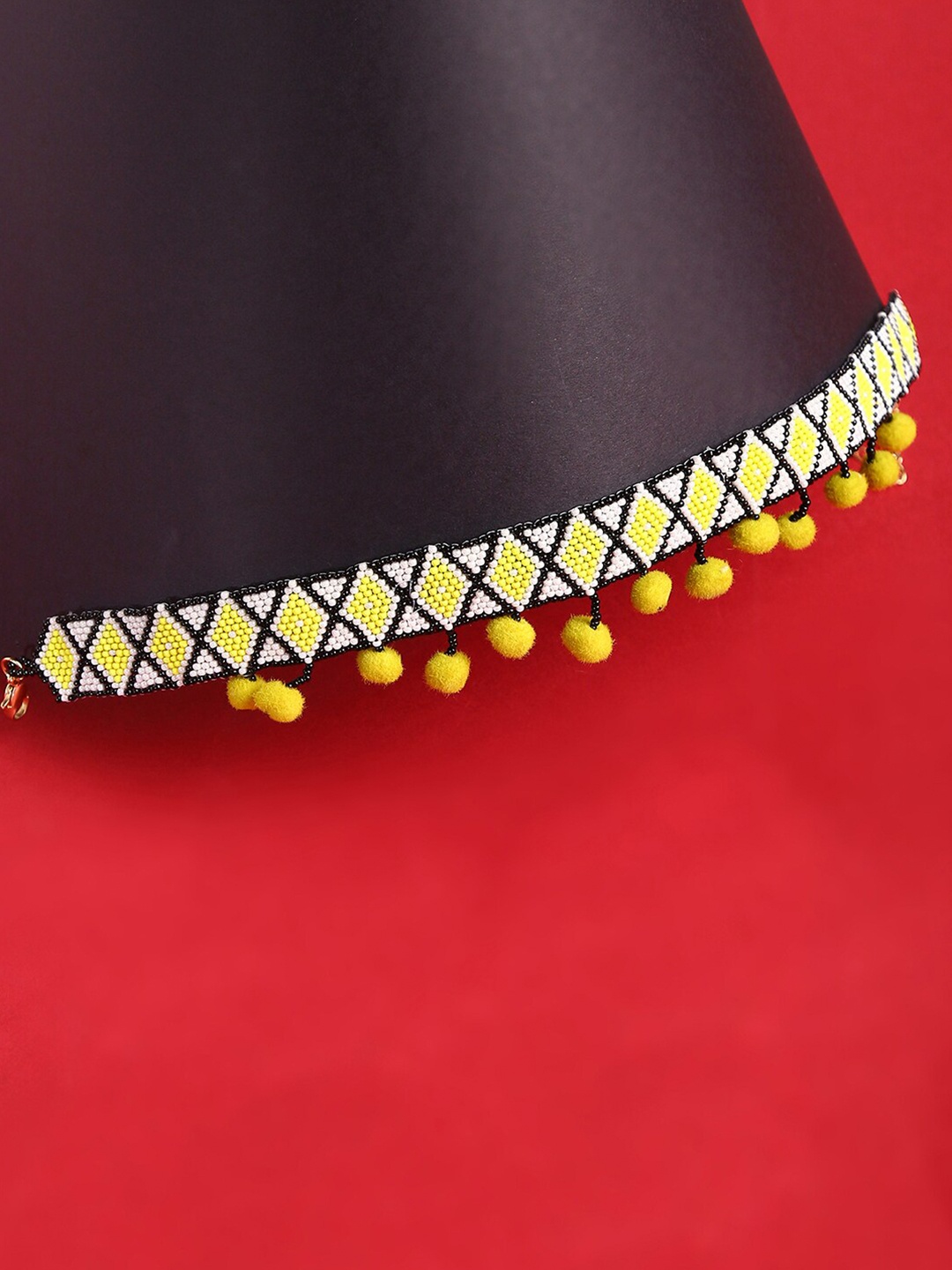 

SOHI Yellow & White Necklace