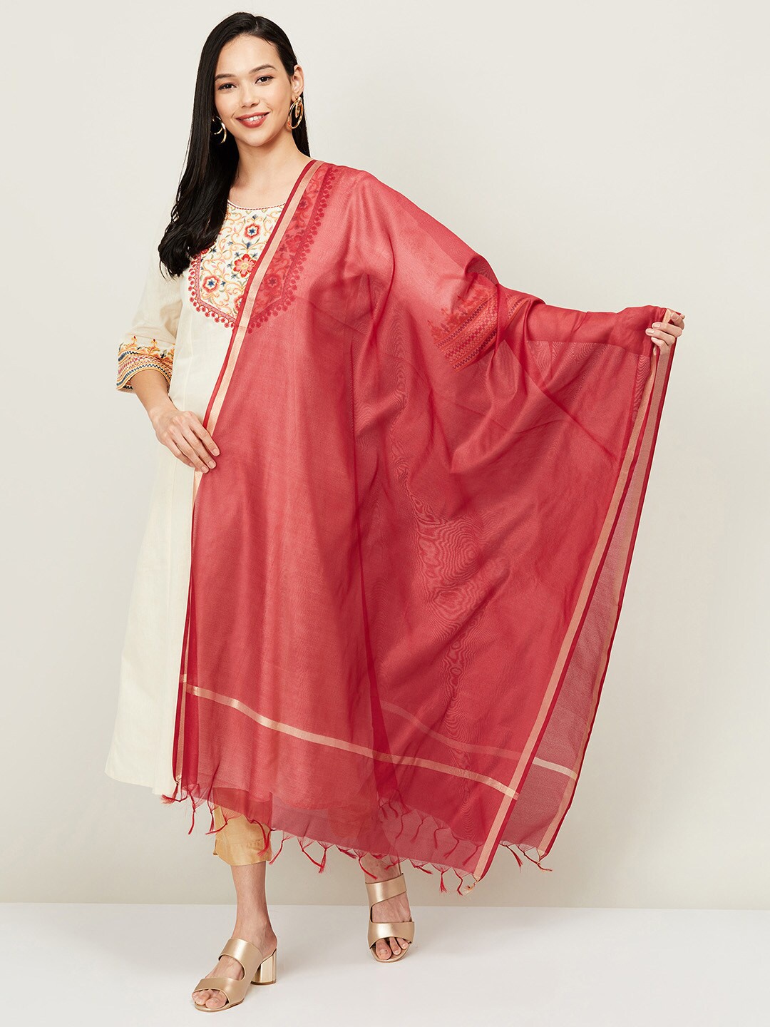 

Melange by Lifestyle Red & Gold-Toned Polyester Dupatta With Tasselled Border