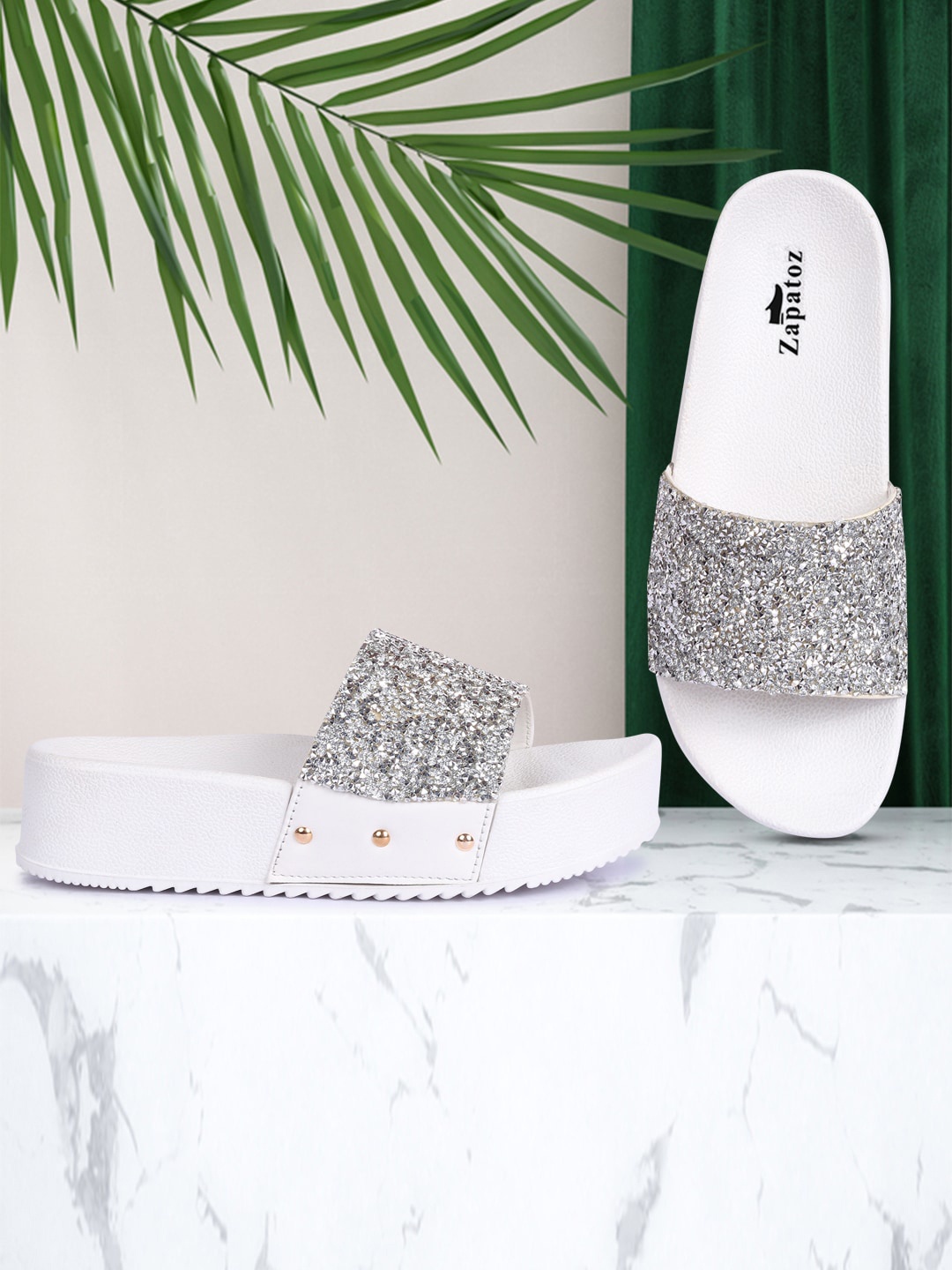 

ZAPATOZ White Embellished Open Toe Flats