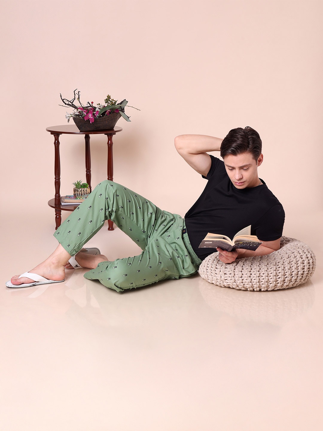 

URBAN SCOTTISH Men Green & Black Printed Pure Cotton Lounge Pants