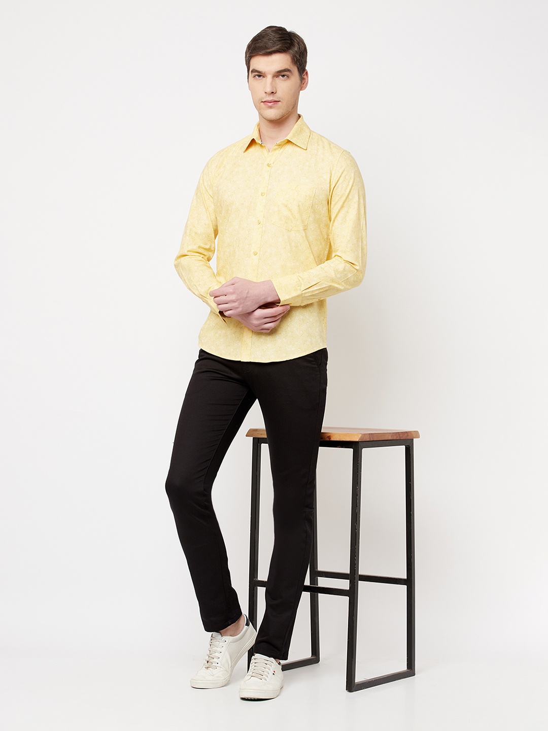 

Crimsoune Club Men Yellow Slim Fit Floral Printed Pure Cotton Casual Shirt