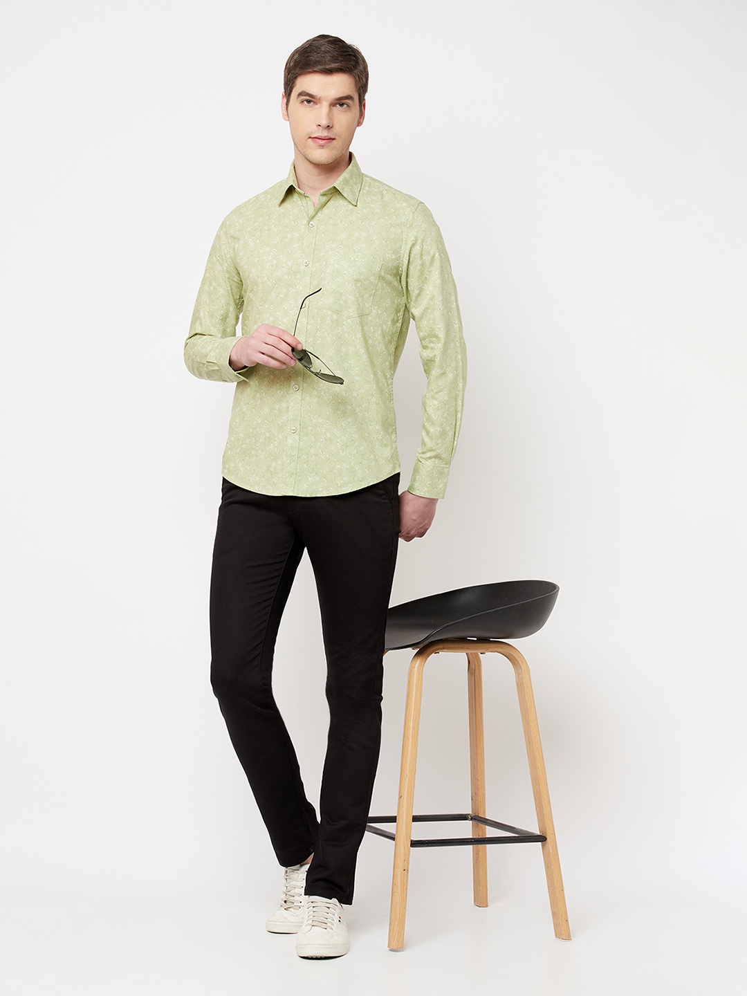 

Crimsoune Club Men Green Slim Fit Floral Printed Casual Shirt