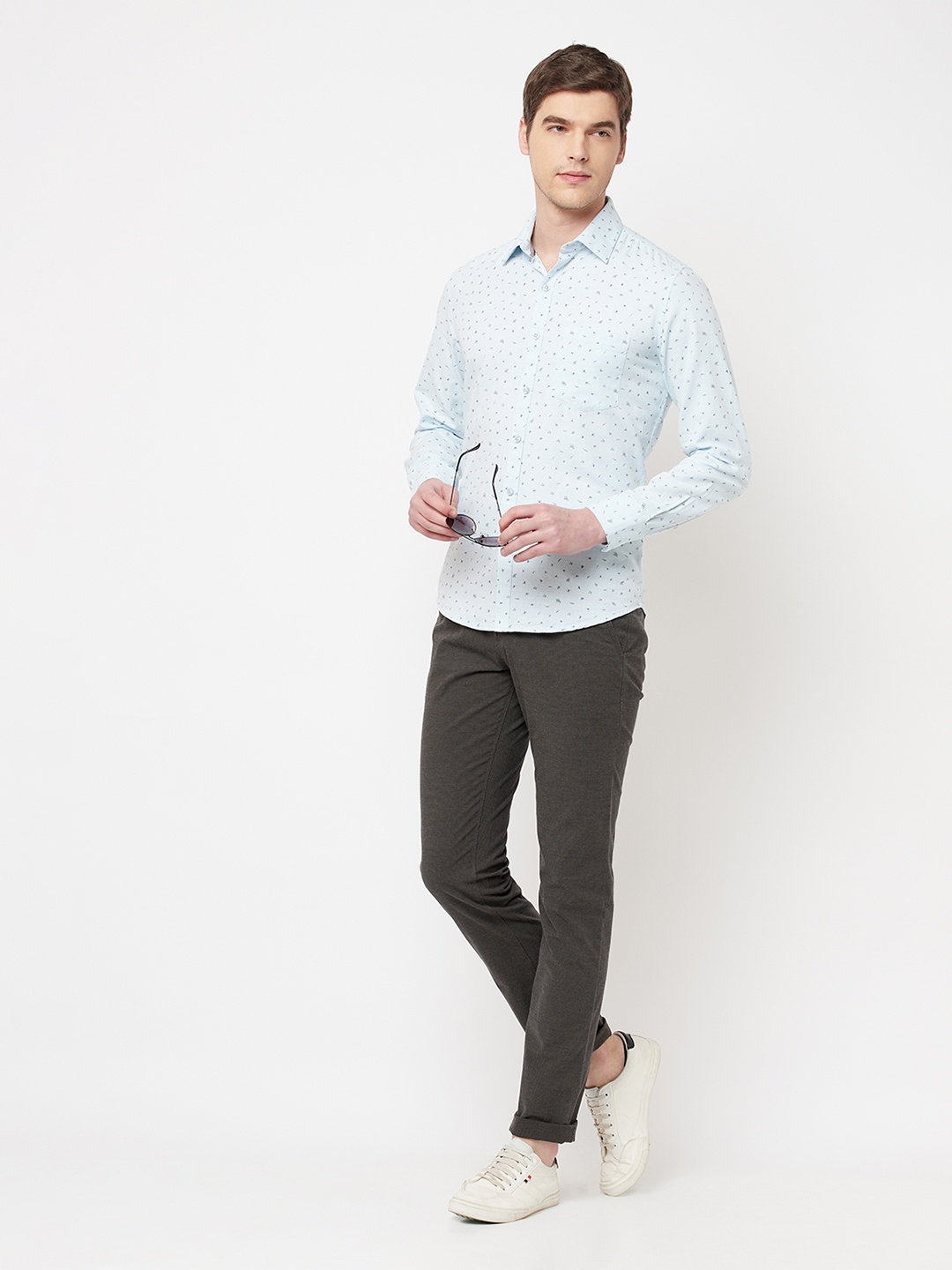 

Crimsoune Club Men Blue Slim Fit Floral Printed Pure Cotton Casual Shirt
