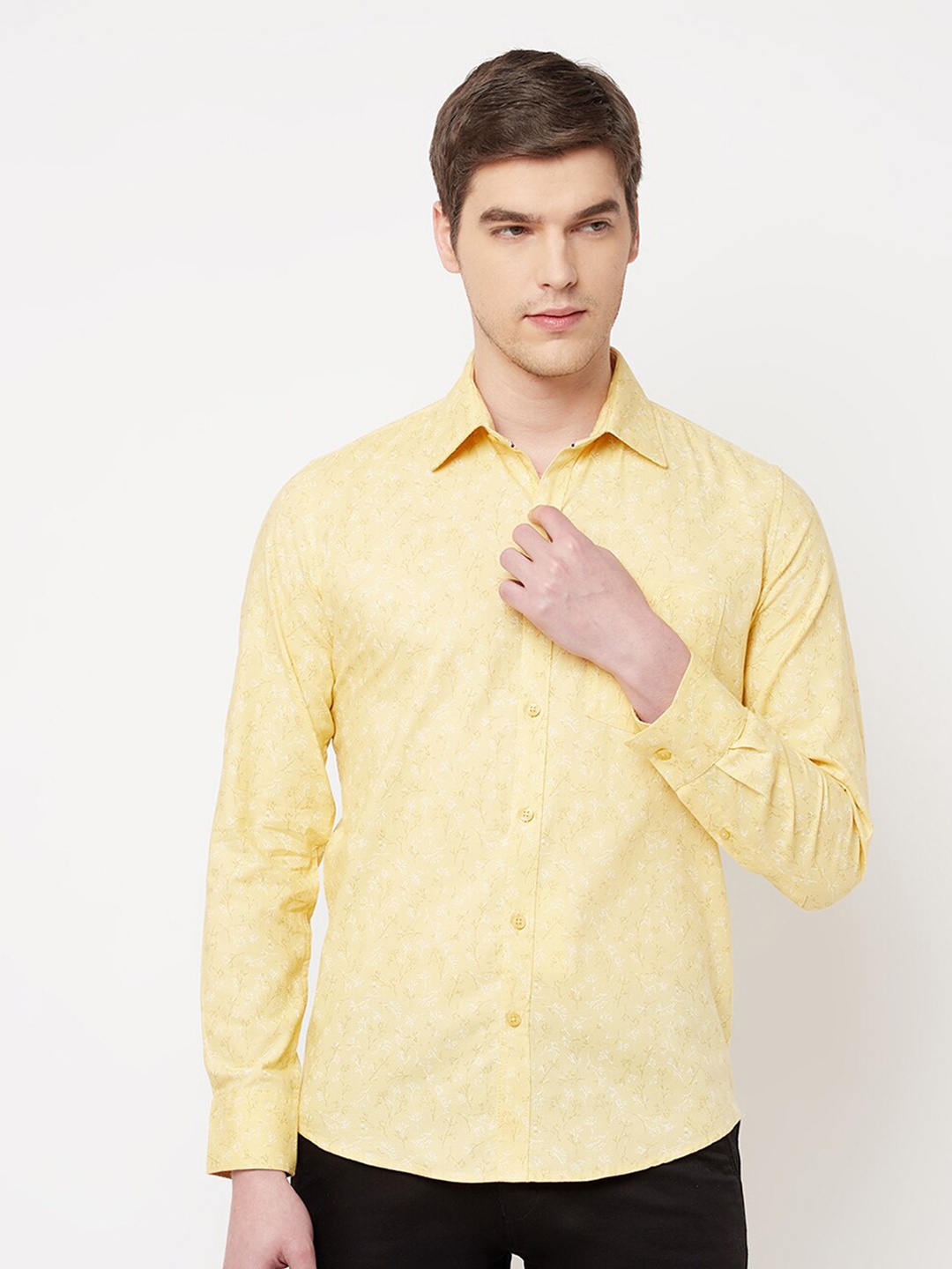 

Crimsoune Club Men Yellow Slim Fit Floral Printed Pure Cotton Casual Shirt