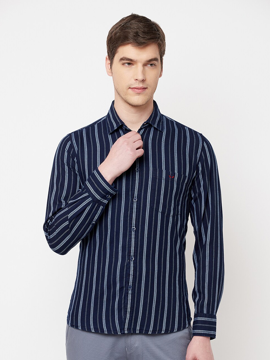 

Crimsoune Club Men Navy Blue Slim Fit Striped Pure Cotton Casual Shirt