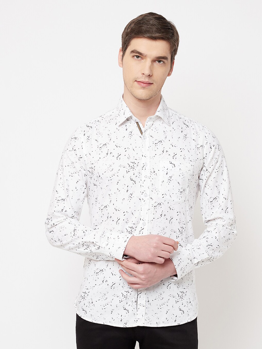 

Crimsoune Club Men White Slim Fit Floral Printed Pure Cotton Casual Shirt