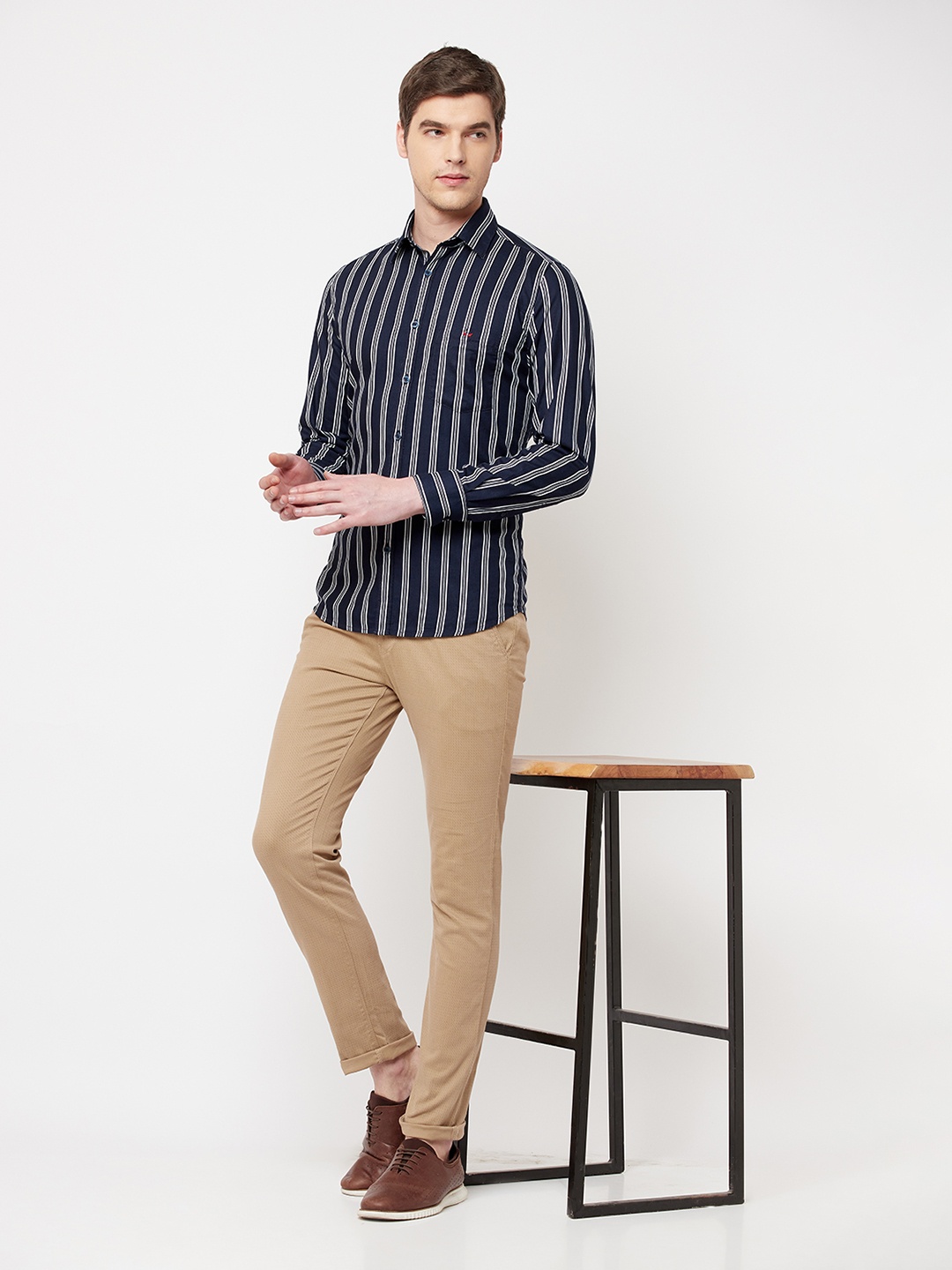 

Crimsoune Club Men Navy Blue Slim Fit Striped Pure Cotton Casual Shirt