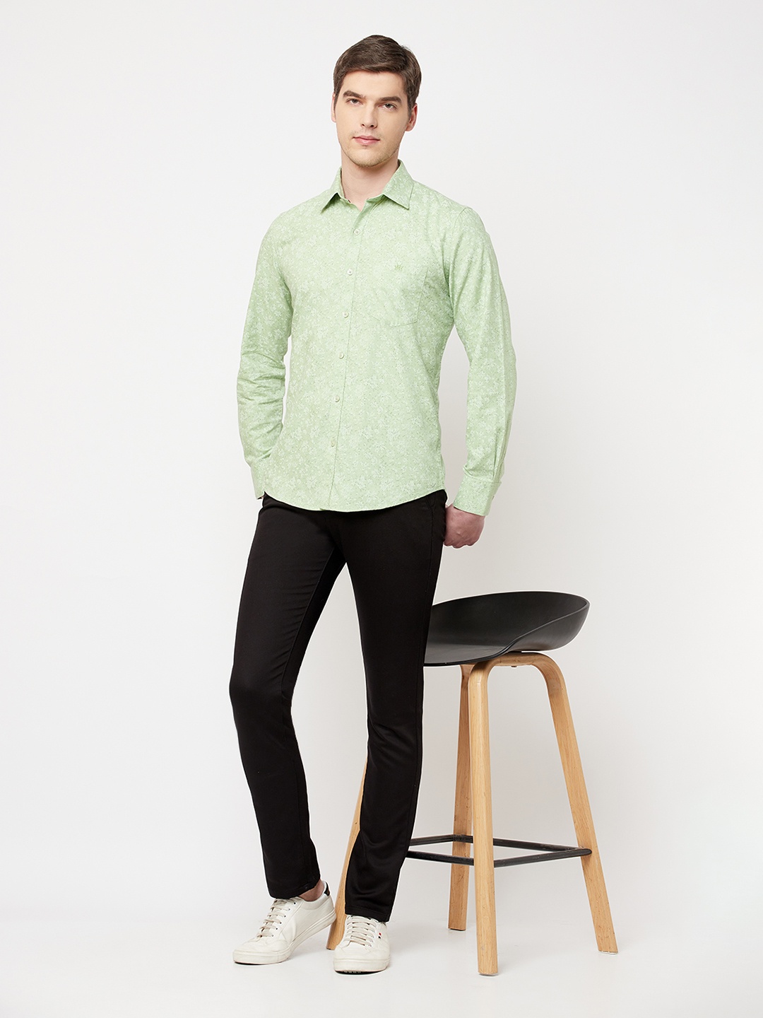 

Crimsoune Club Men Green Slim Fit Floral Printed Pure Cotton Casual Shirt