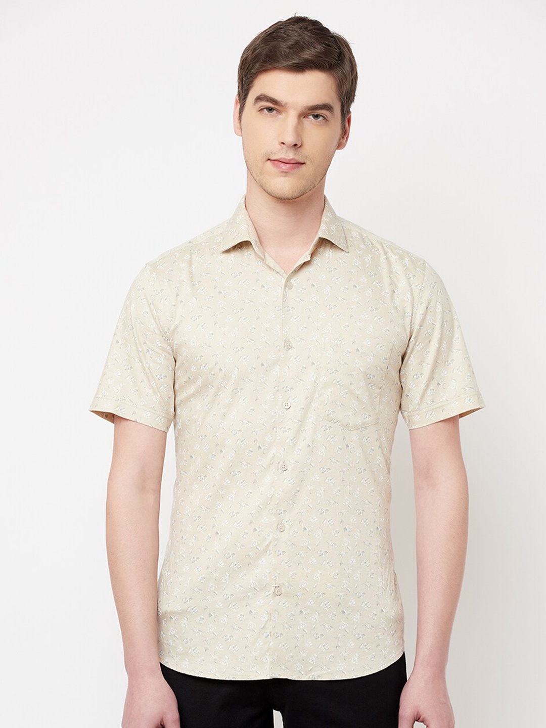 

Crimsoune Club Men Beige Slim Fit Floral Printed Pure Cotton Casual Shirt