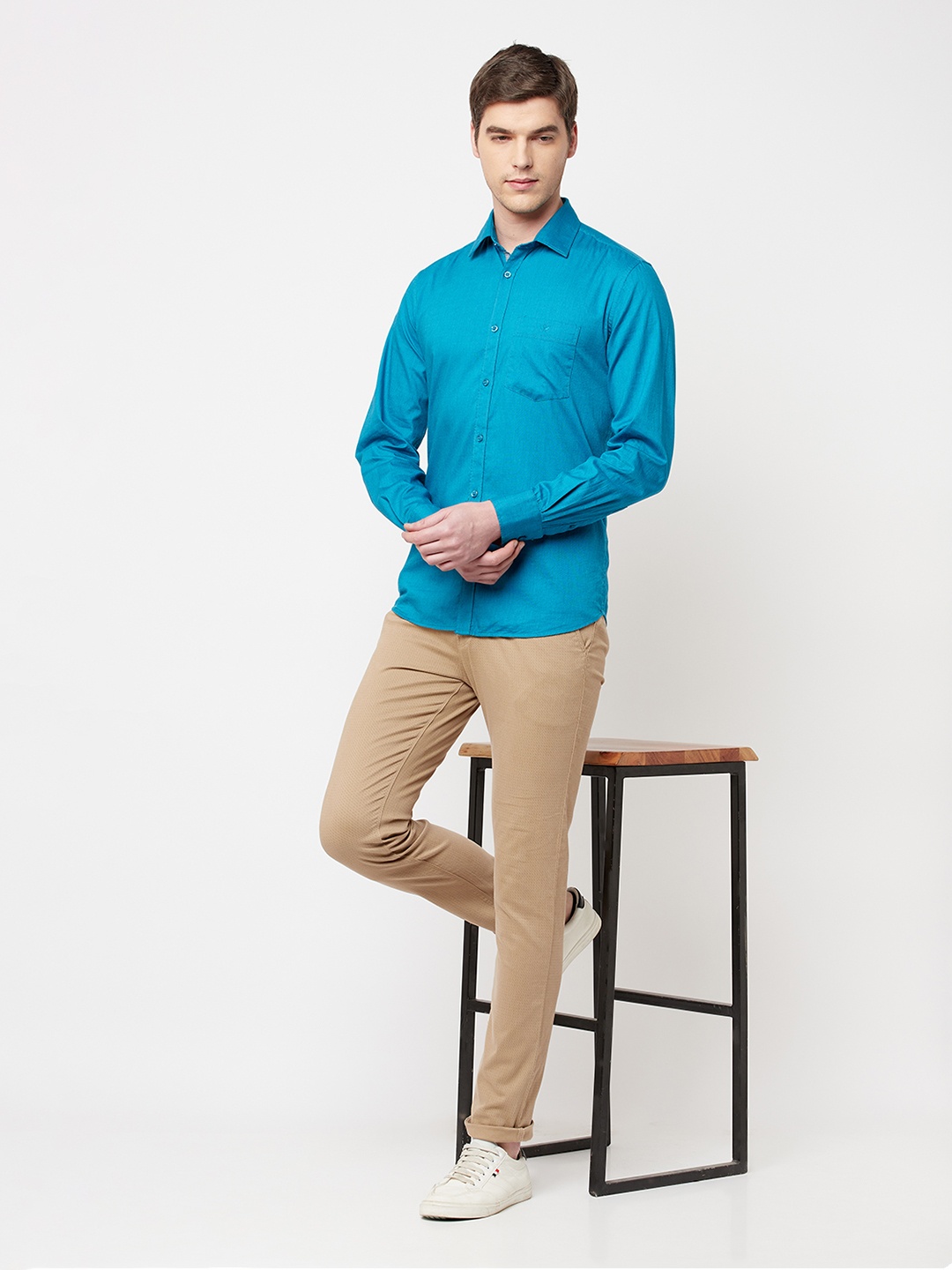 

Crimsoune Club Men Blue Slim Fit Casual Shirt