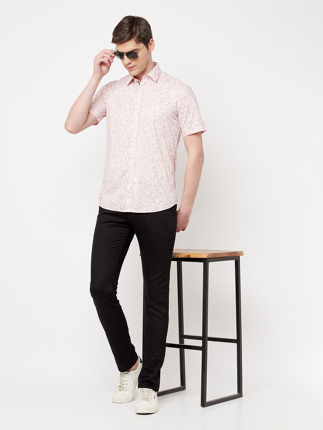 

Crimsoune Club Men Pink Slim Fit Floral Printed Pure Cotton Casual Shirt