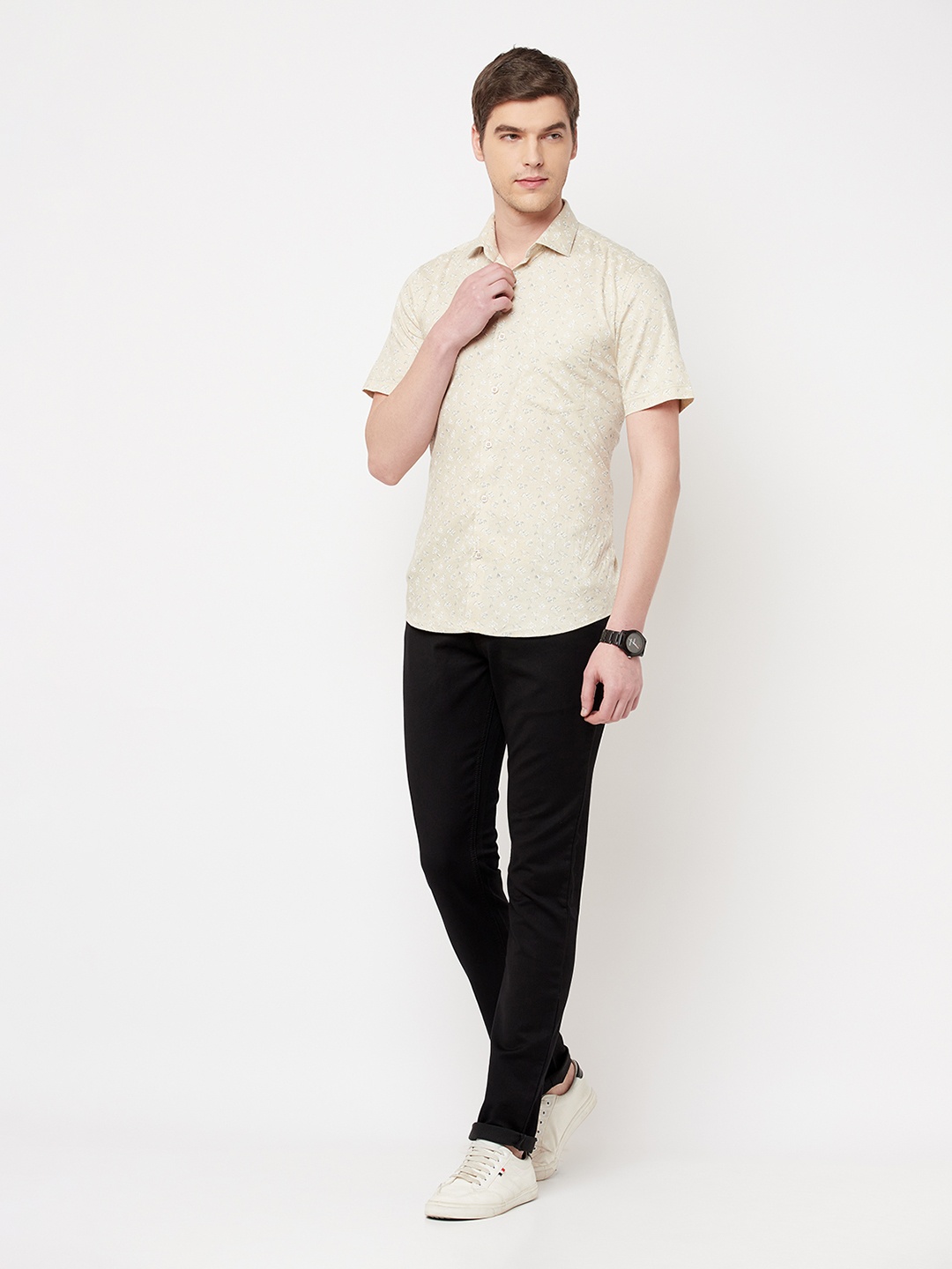 

Crimsoune Club Men Beige Cotton Slim Fit Floral Printed Casual Shirt