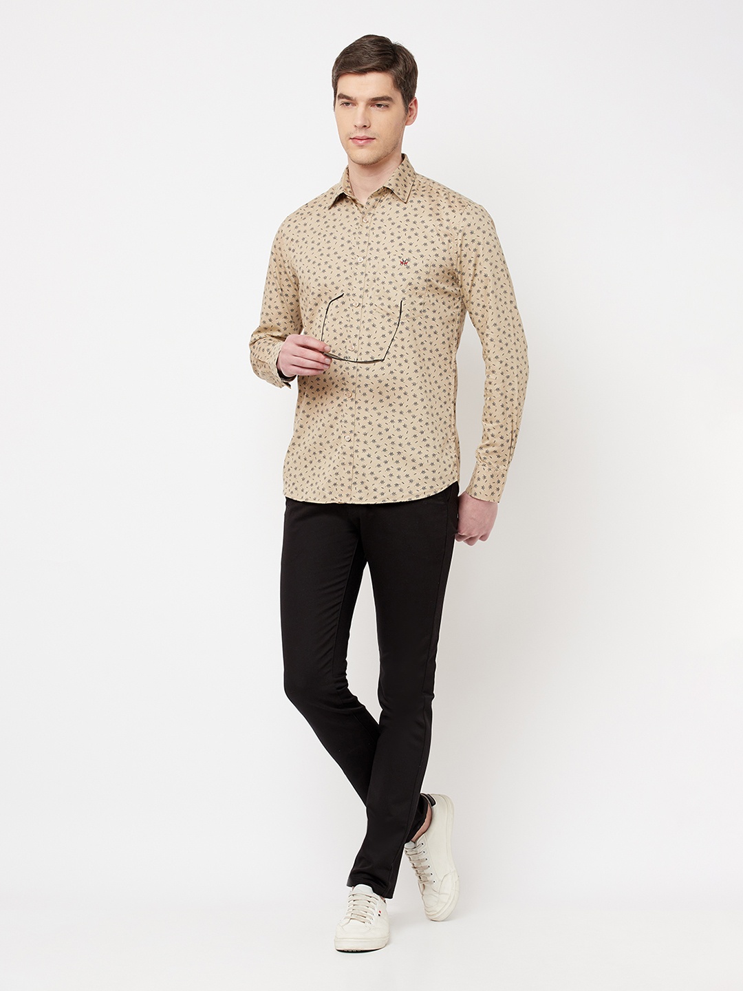 

Crimsoune Club Men Beige Slim Fit Floral Printed Pure Cotton Casual Shirt