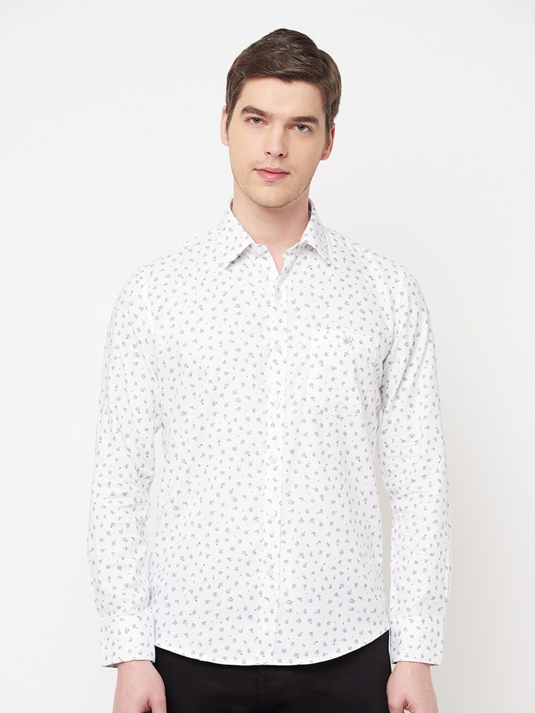 

Crimsoune Club Men White Floral Printed Pure Cotton Slim Fit Casual Shirt