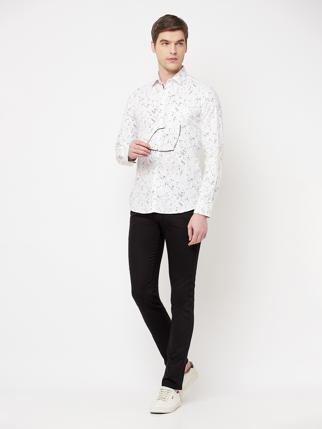 

Crimsoune Club Men White Cotton Slim Fit Floral Printed Casual Shirt