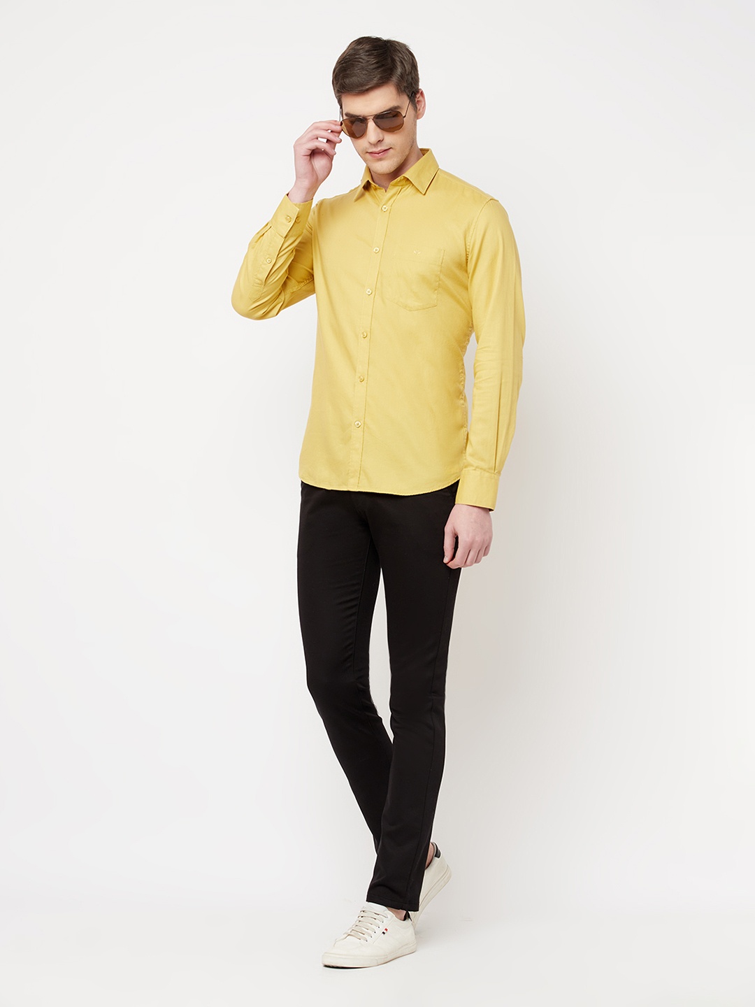 

Crimsoune Club Men Yellow Slim Fit Casual Shirt