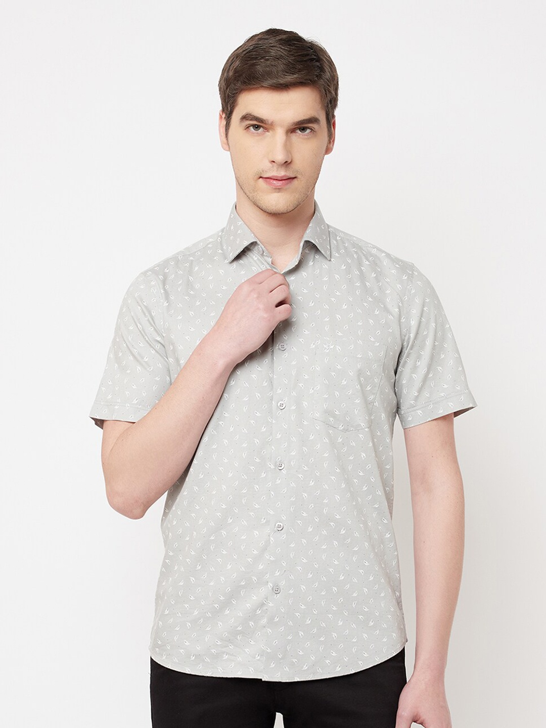 

Crimsoune Club Men Grey Slim Fit Floral Printed Pure Cotton Casual Shirt