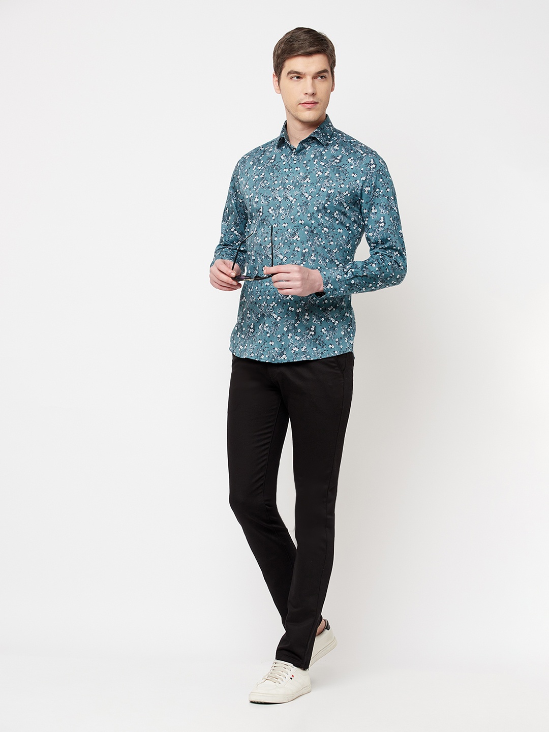 

Crimsoune Club Men Blue Slim Fit Floral Printed Casual Shirt