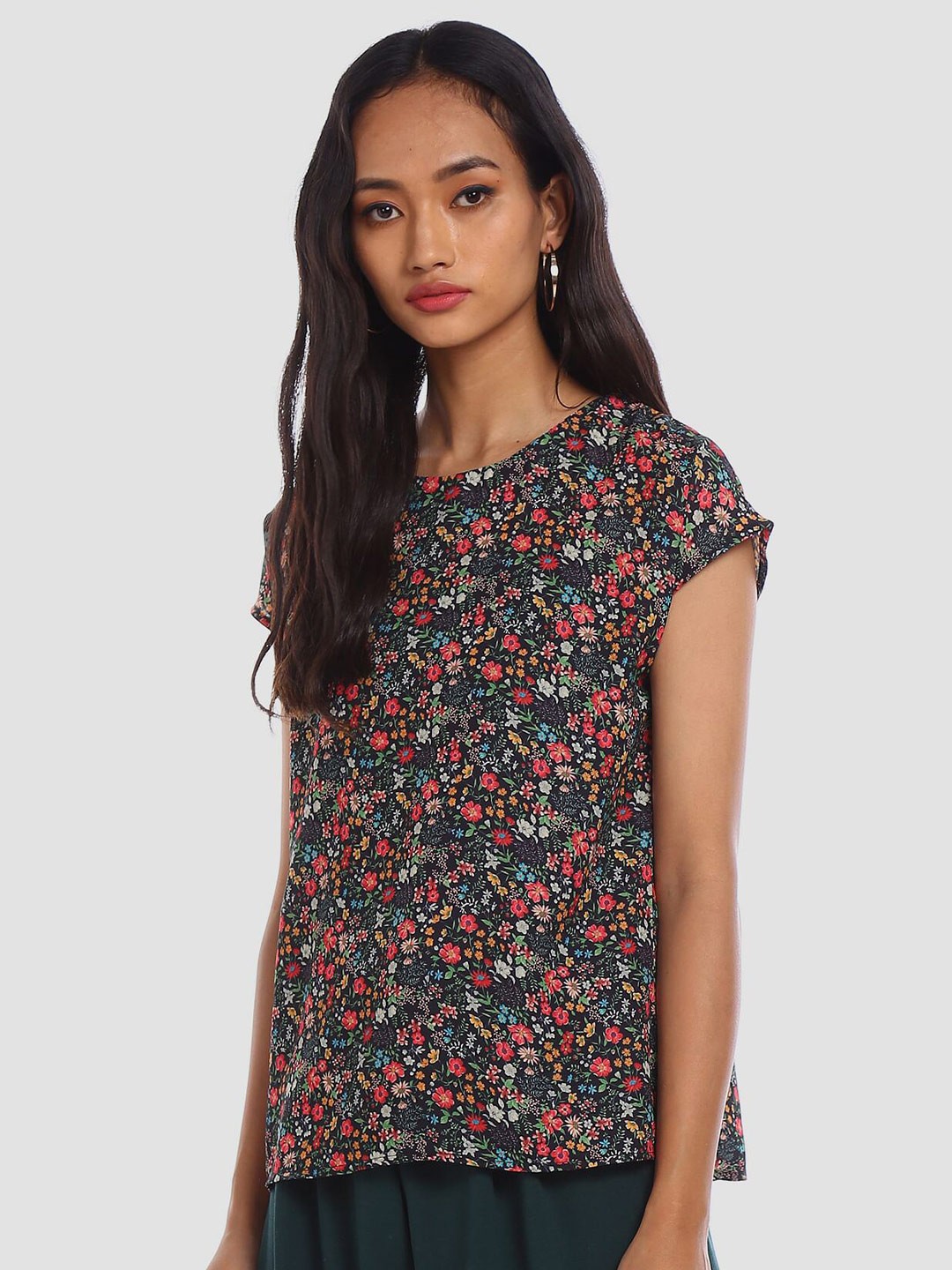 

ELLE Black & Red Cap Sleeve Floral Print Top