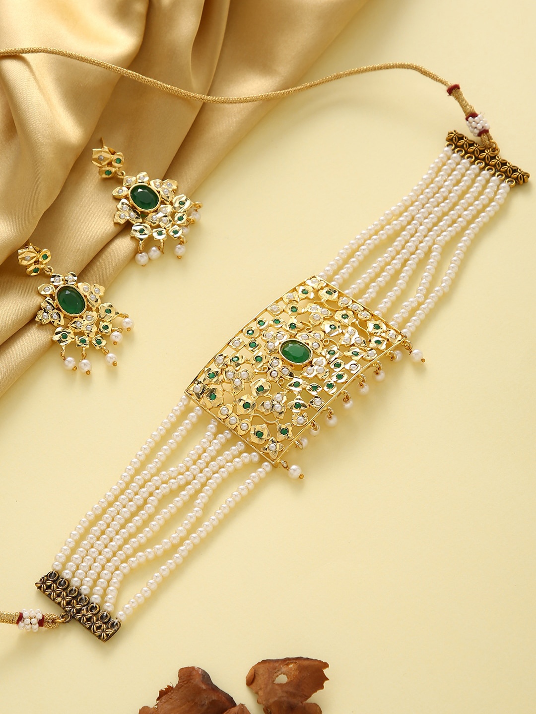 

justpeachy Gold-Plated White & Green Stone-Studded & Beaded Jewellery Set