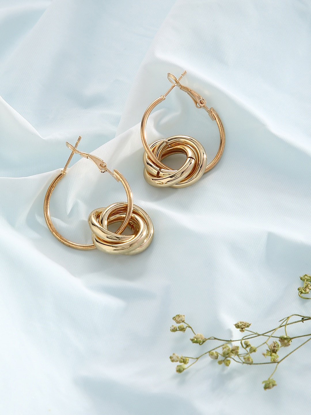 

justpeachy Gold-Plated Hoop Earrings With Floral Detailing