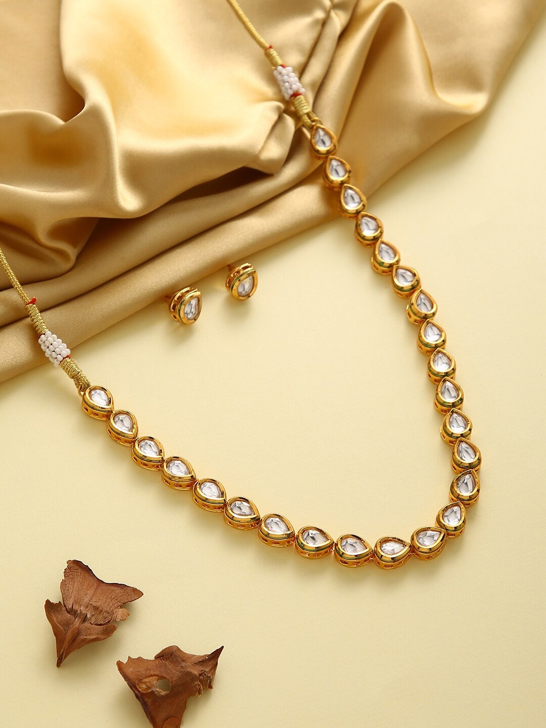 

justpeachy Gold-Plated White Kundan-Studded Jewellery Set