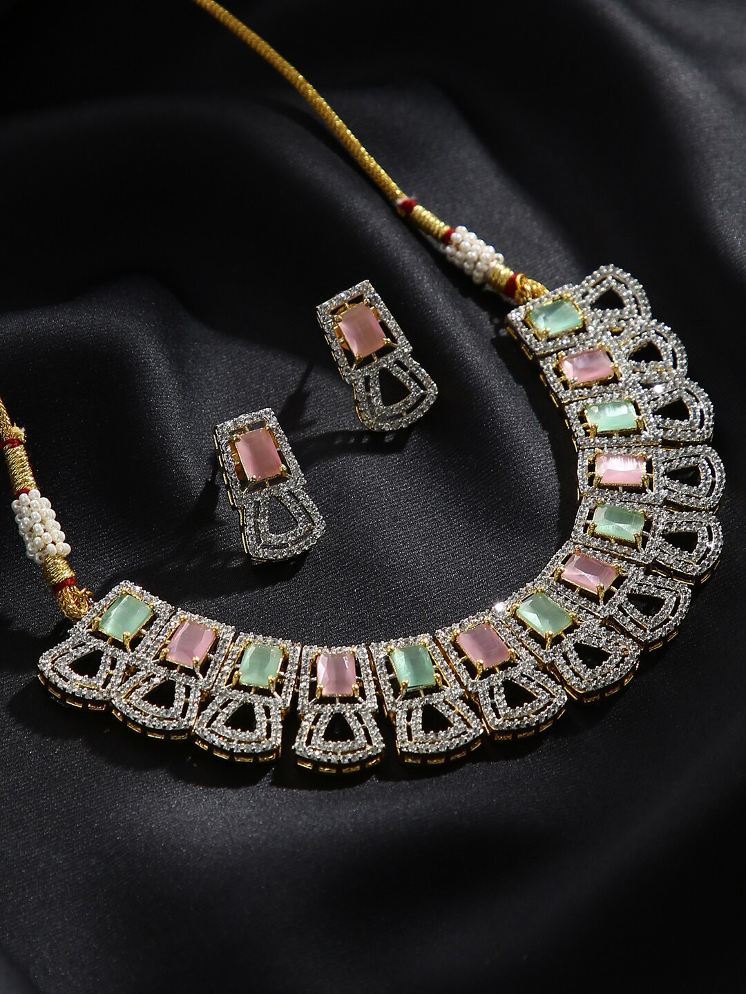 

justpeachy Gold-Plated Stone Studded & Beaded Jewellery Set
