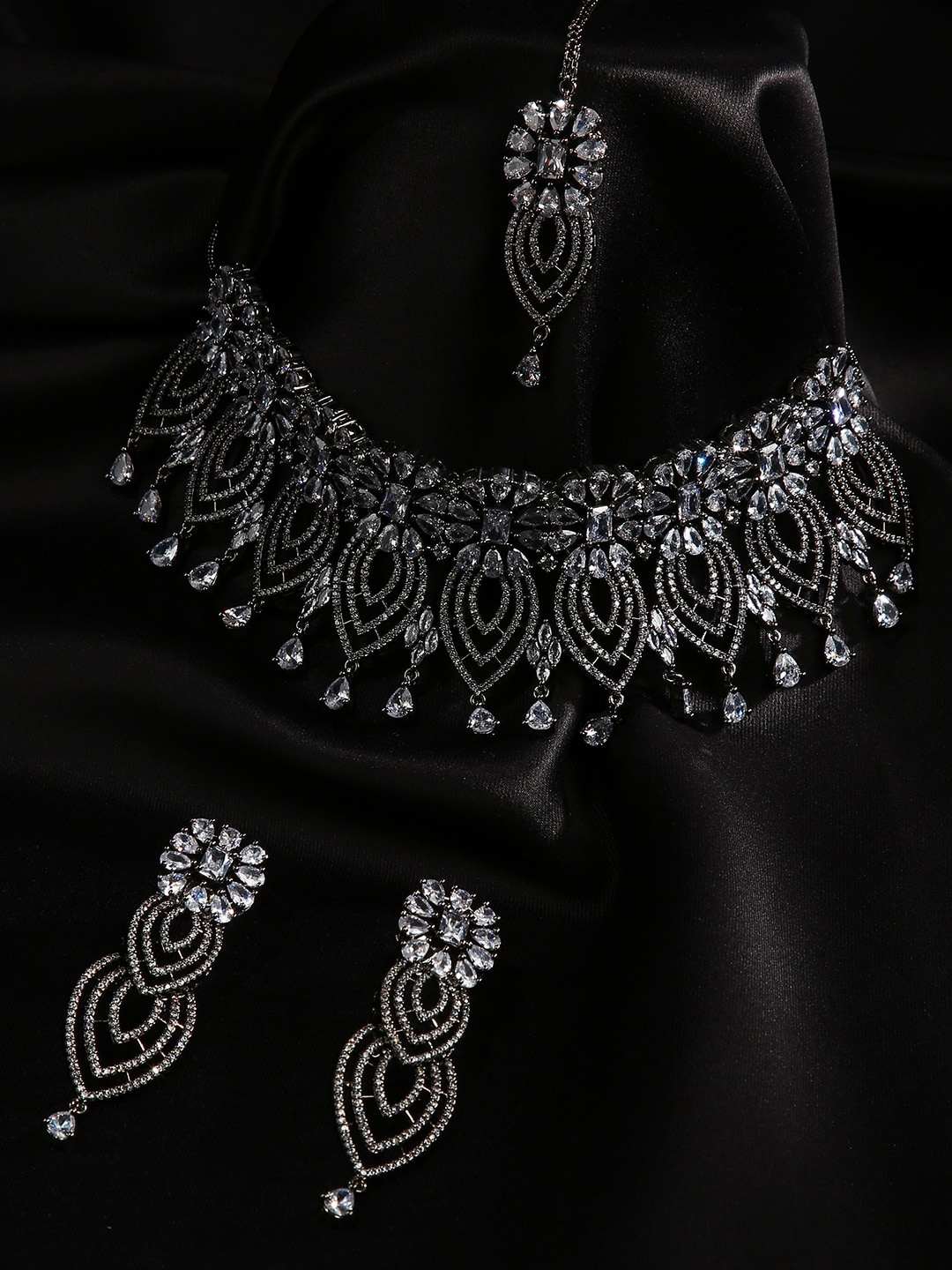 

justpeachy Black-Toned White AD-Studded Jewellery Set