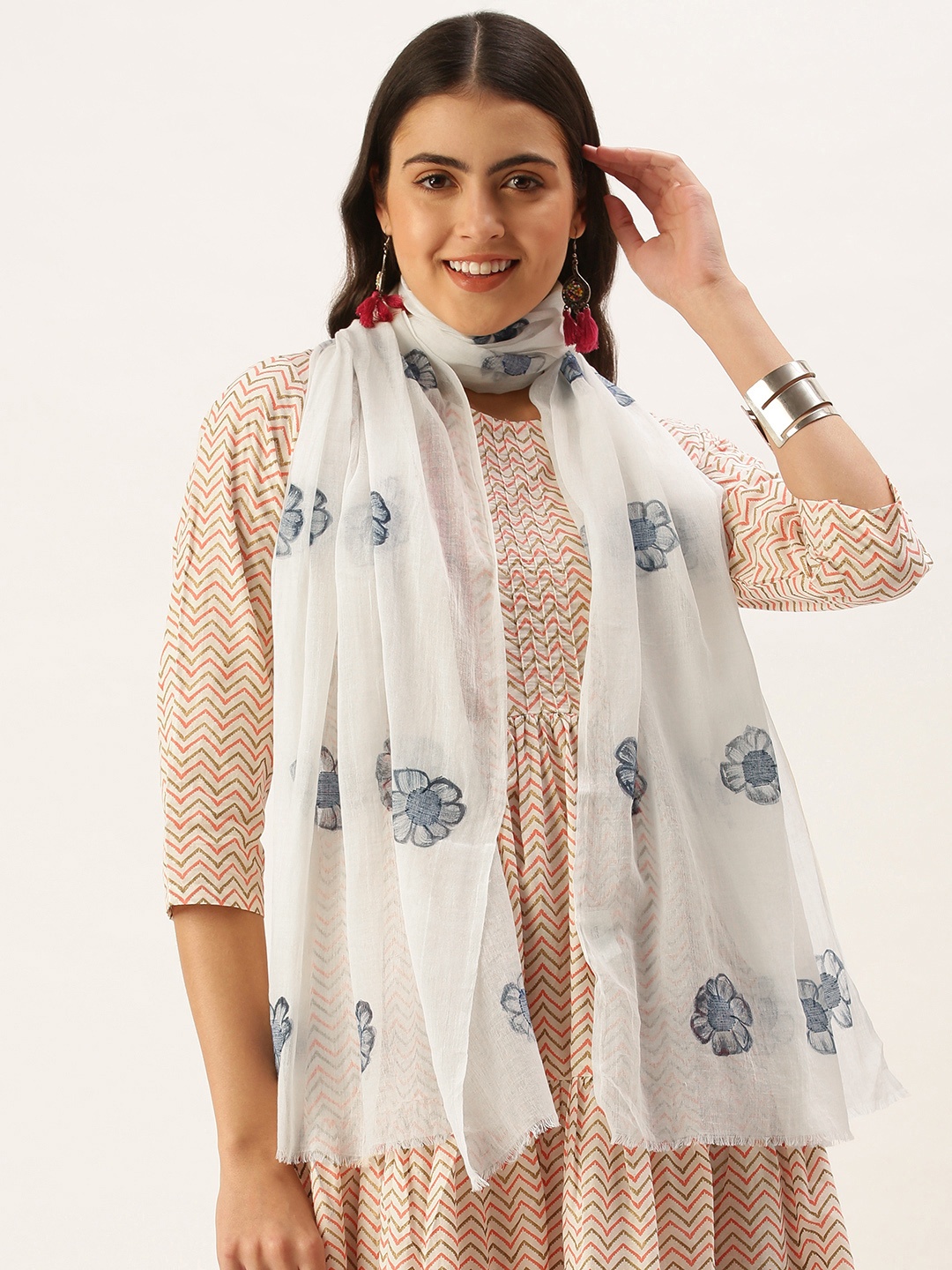 

ASVA Women White & Navy Blue Printed Pure Cotton Stole